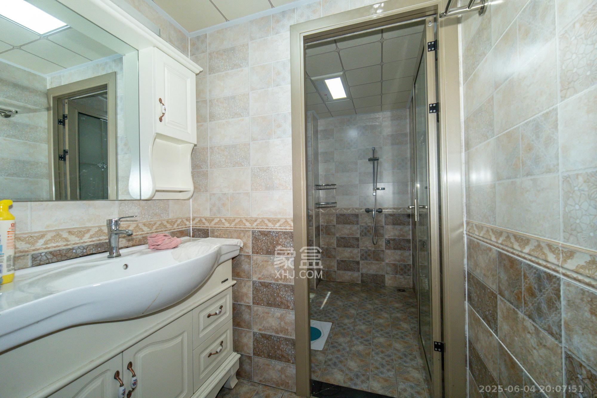 恒基凯旋门三期  3室2厅1卫    70.8万 恒基凯旋门三期  3室2厅1卫    70.8万卫生间