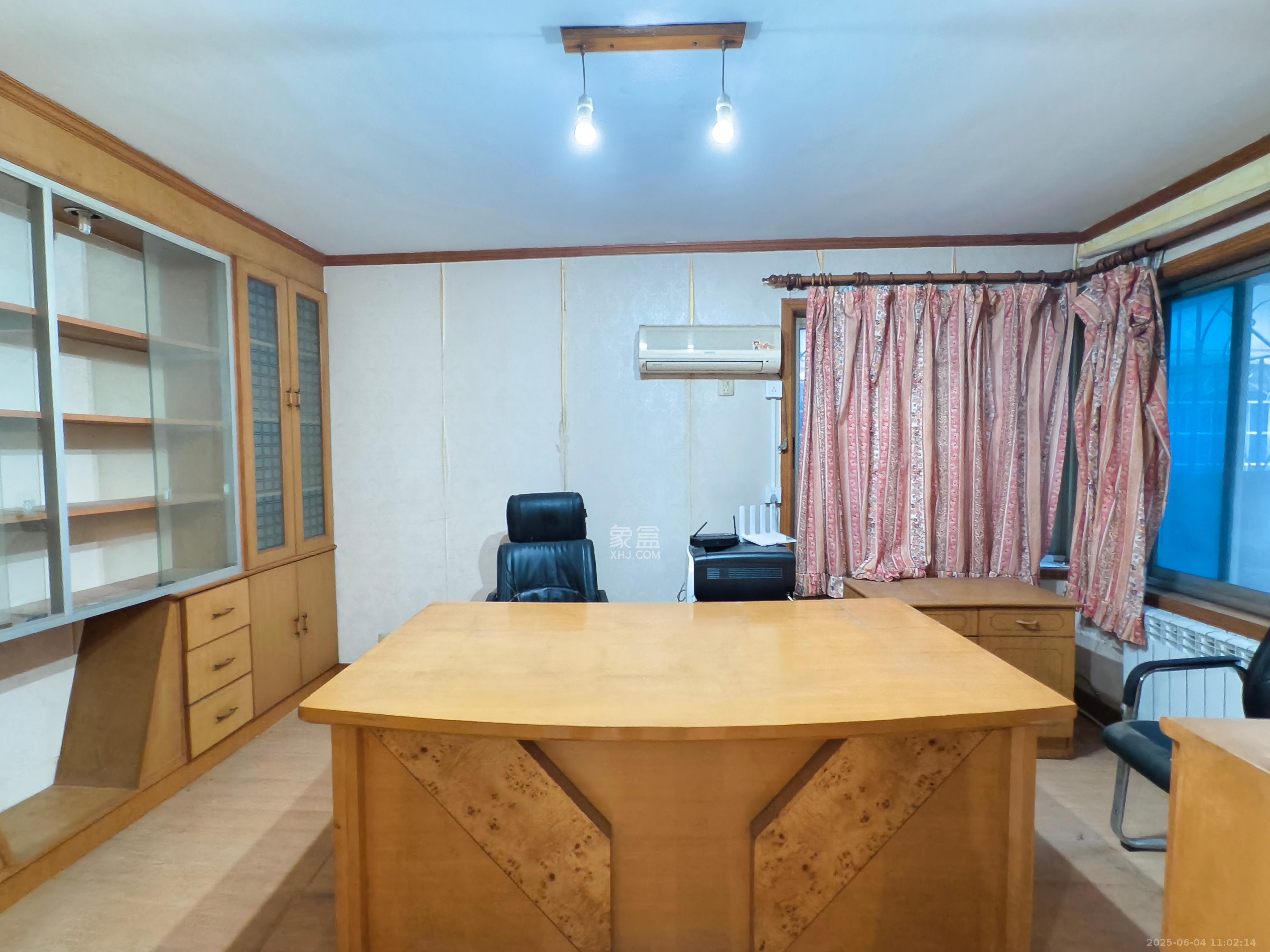 鸿园小区 5室2厅1卫 3200.0元/月 鸿园小区 5室2厅1卫 3200.0元/月室内图