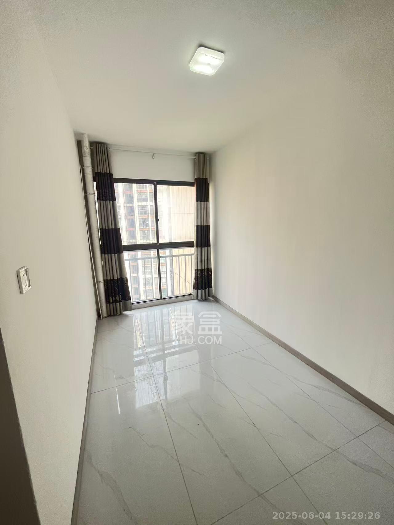 旭辉华庭 3室2厅1卫 2400.0元/月 旭辉华庭 3室2厅1卫 2400.0元/月室内图