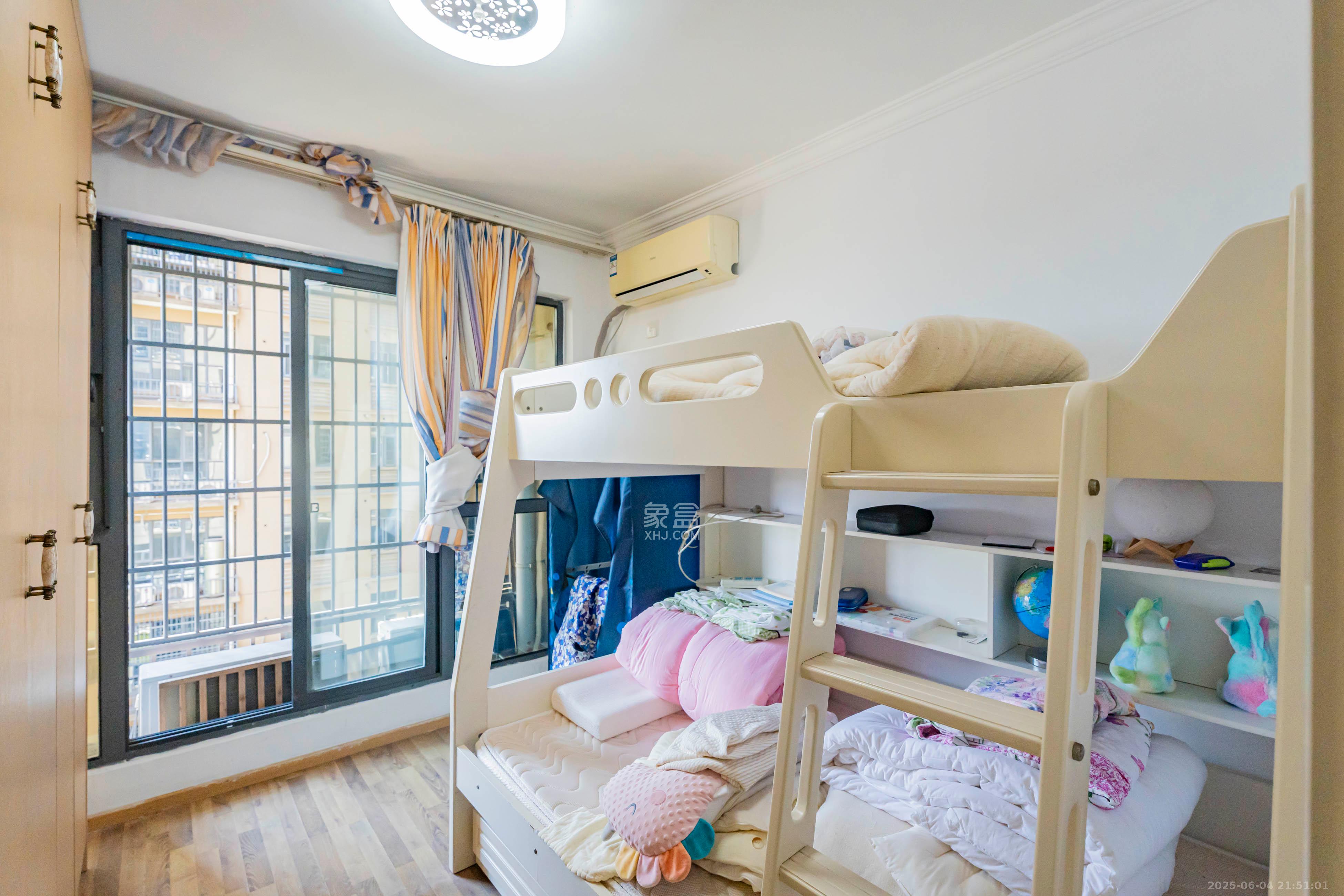 悦湖山 4室2厅1卫 75.0万 悦湖山 4室2厅1卫 75.0万卧室