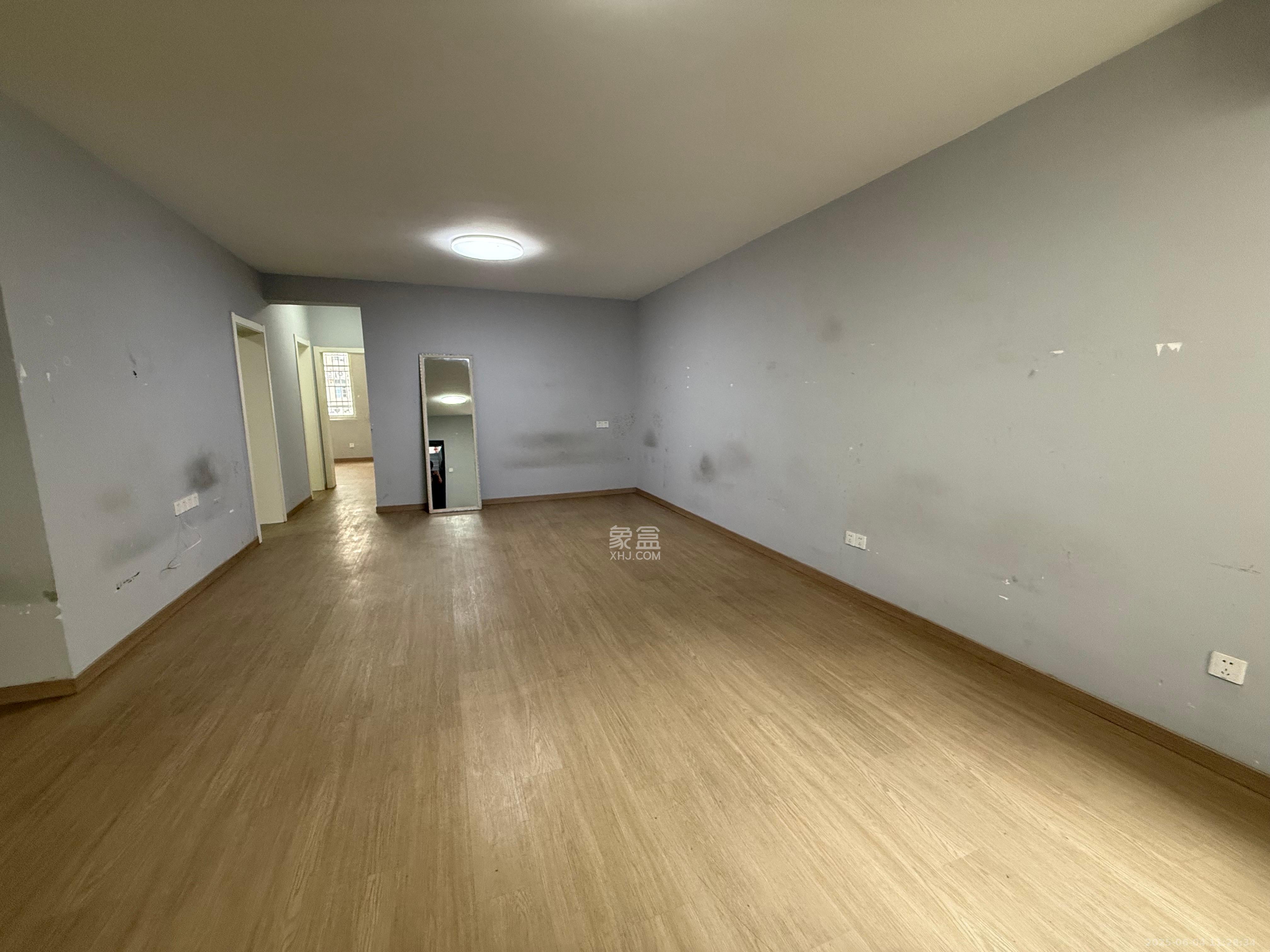 湖南长沙制鞋厂 4室2厅1卫 2800.0元/月 湖南长沙制鞋厂 4室2厅1卫 2800.0元/月室内图