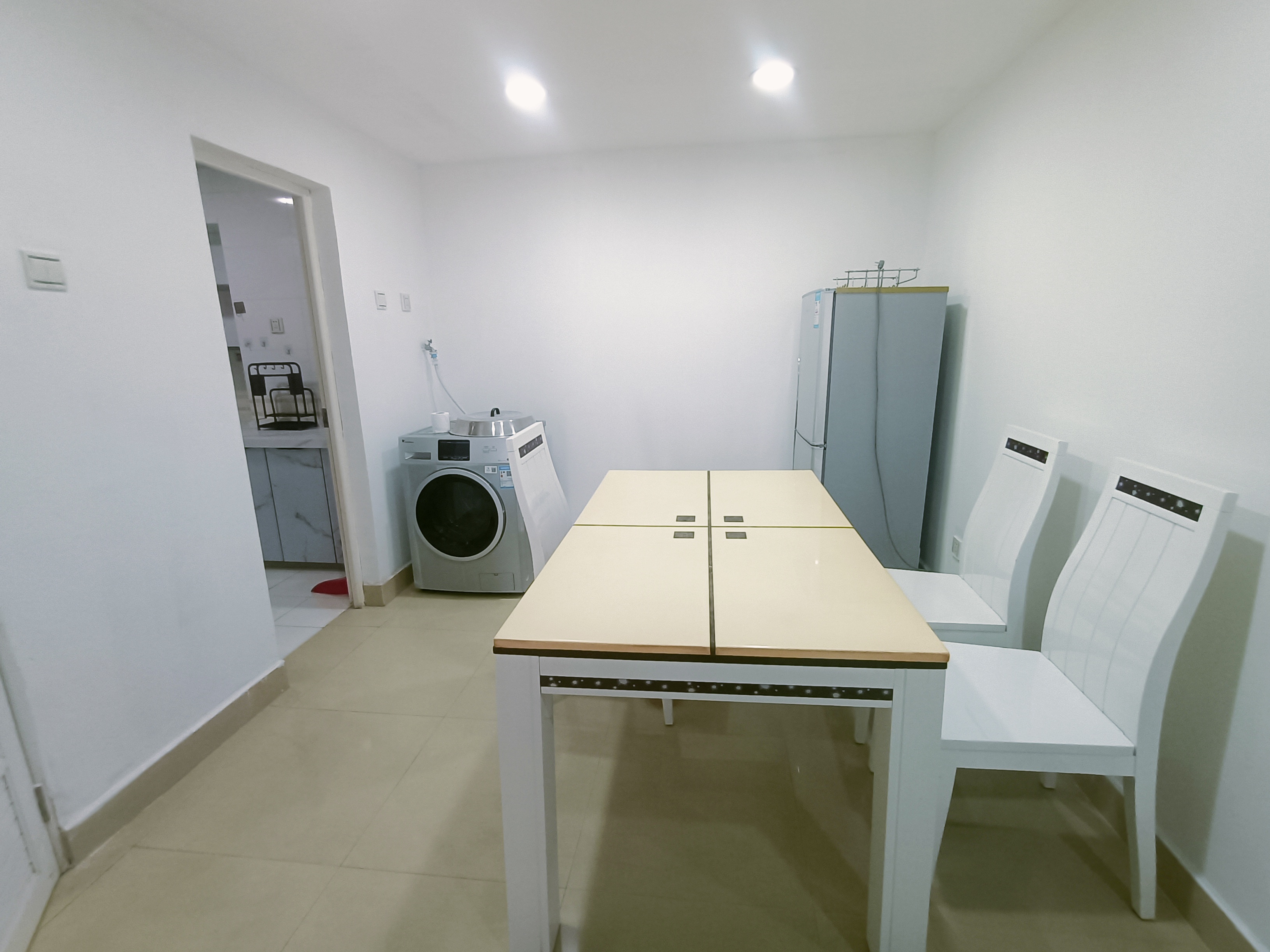 节能大厦  3室2厅2卫   2000.00元/月室内图