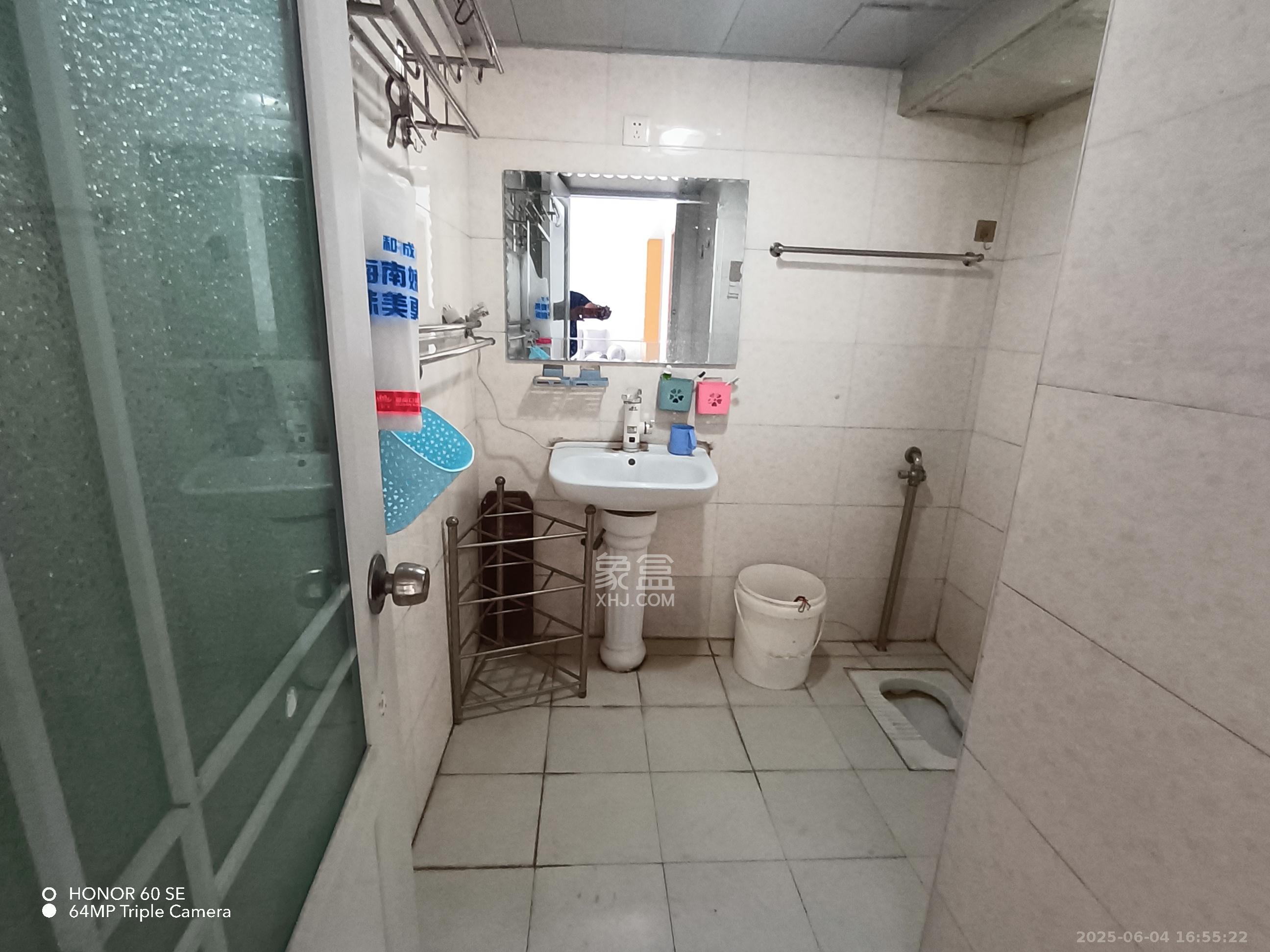 新诚小区  2室2厅1卫   1500.00元/月室内图
