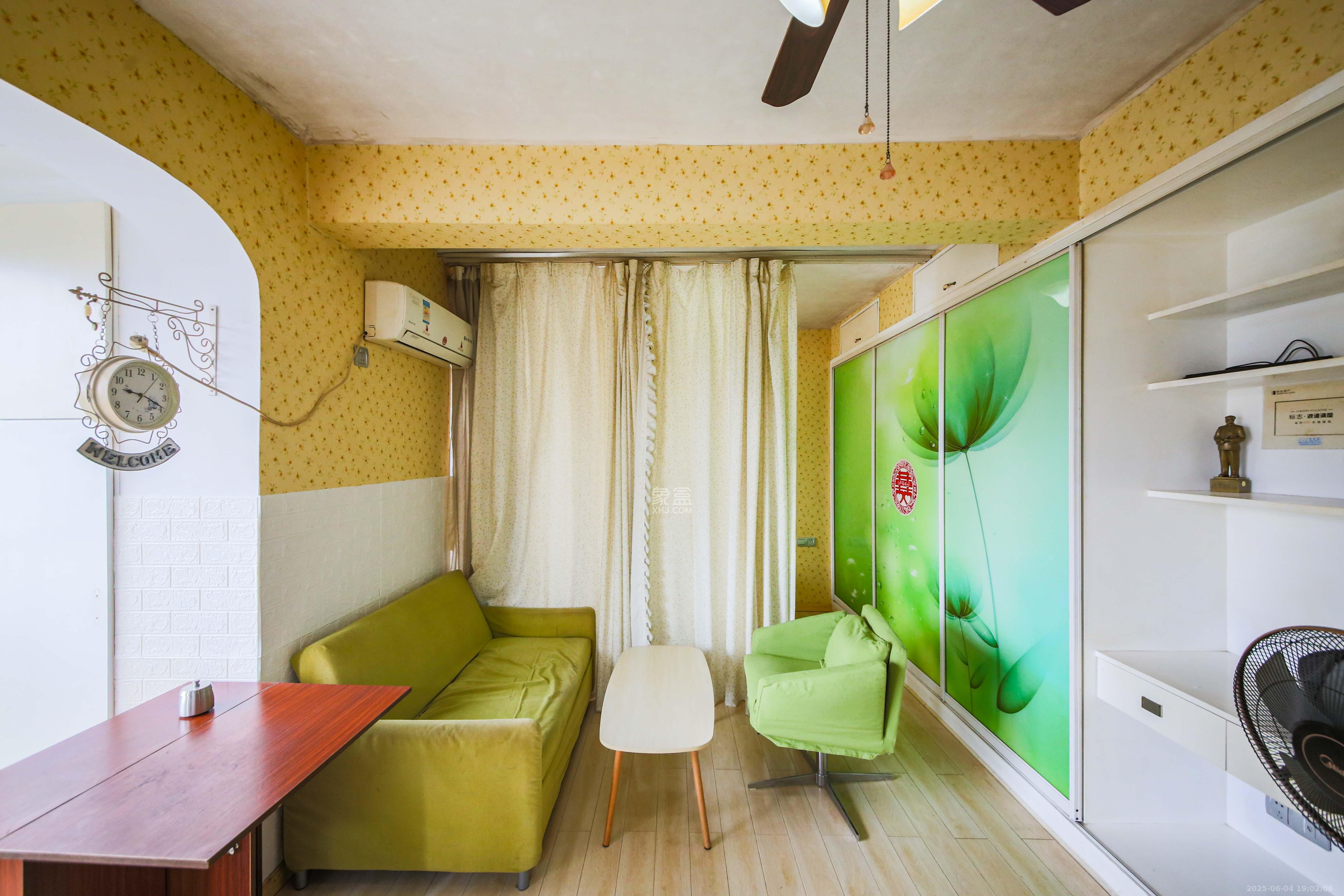 标志浪漫满屋(枫景公寓)  1室1厅1卫    29.6万 标志浪漫满屋(枫景公寓)  1室1厅1卫    29.6万客厅