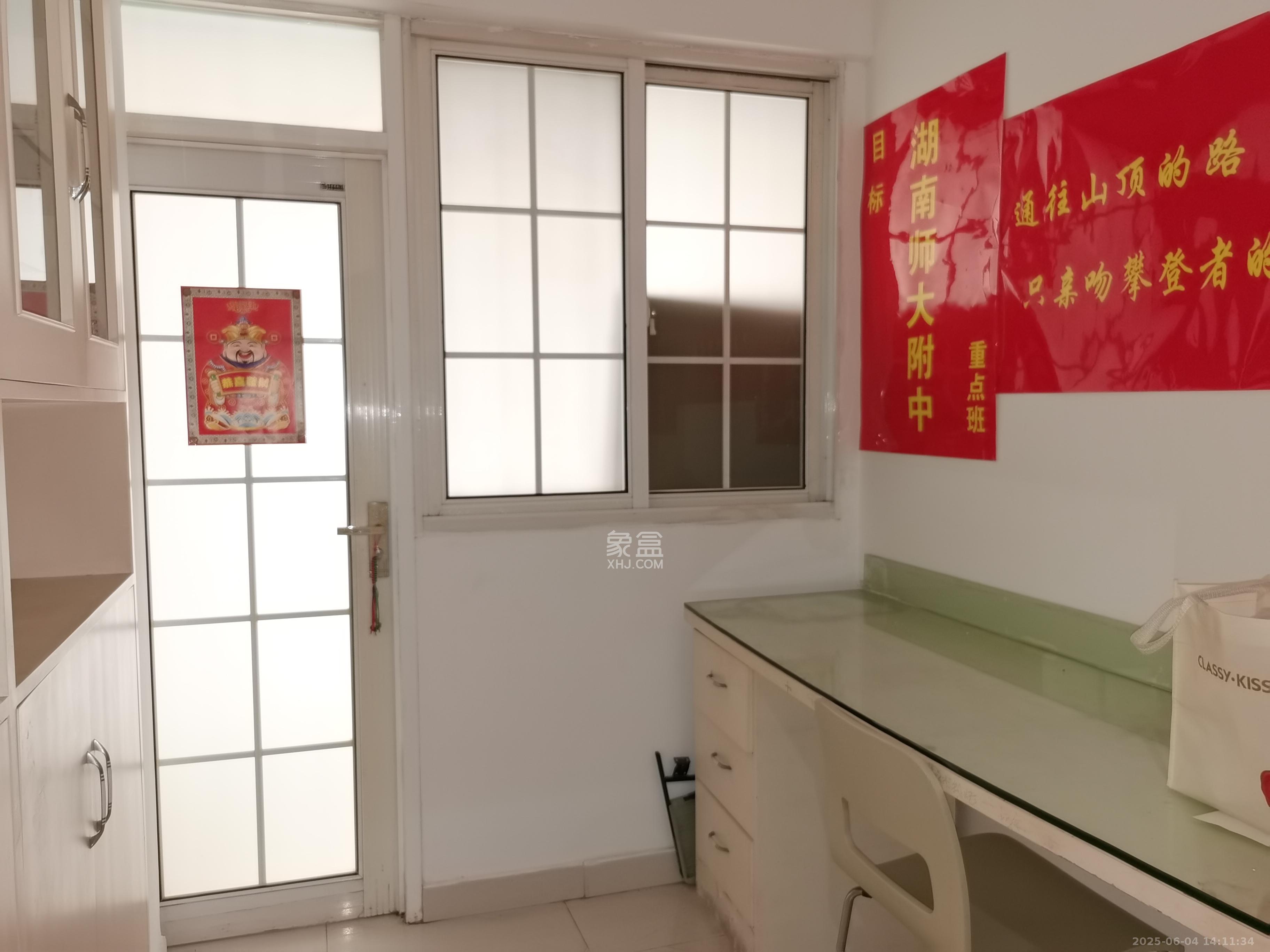 嘉盛华庭（一期、二期、三期）  3室2厅1卫   2200.00元/月室内图