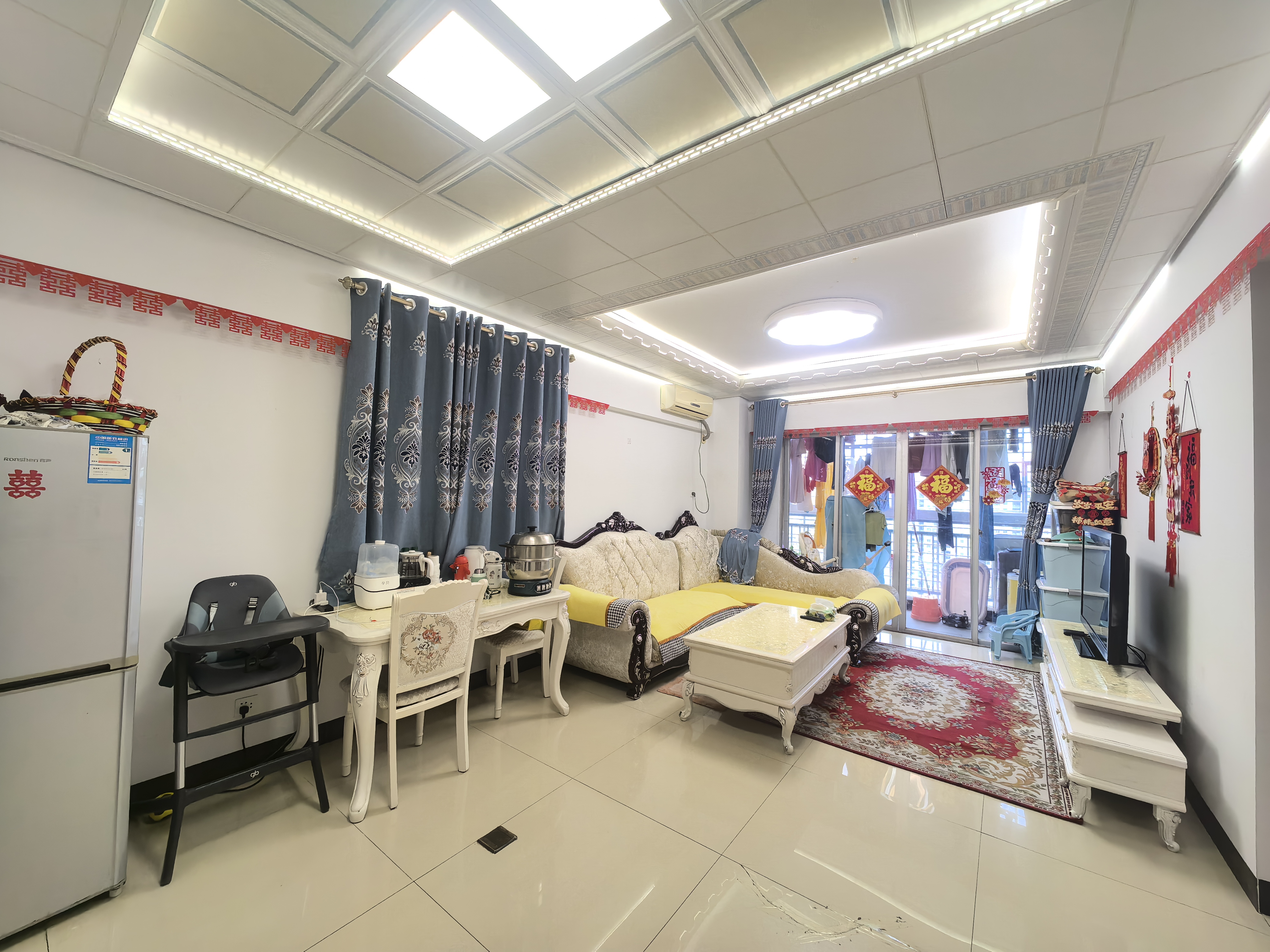 丽都花园 2室2厅1卫 90.0万 丽都花园 2室2厅1卫 90.0万客厅