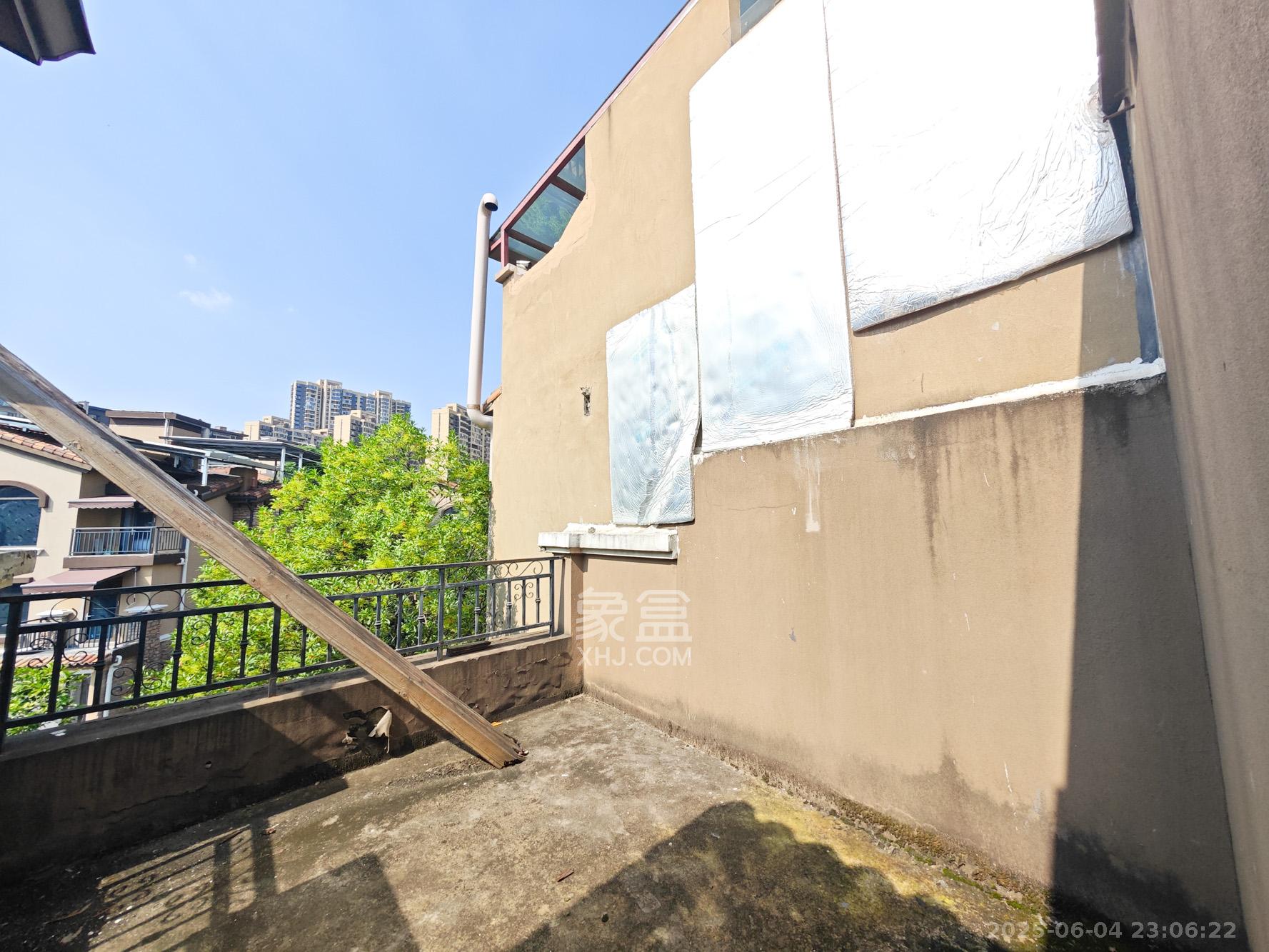 保利城（中航城国际社区、郡原美村）  5室2厅3卫    290.0万其他