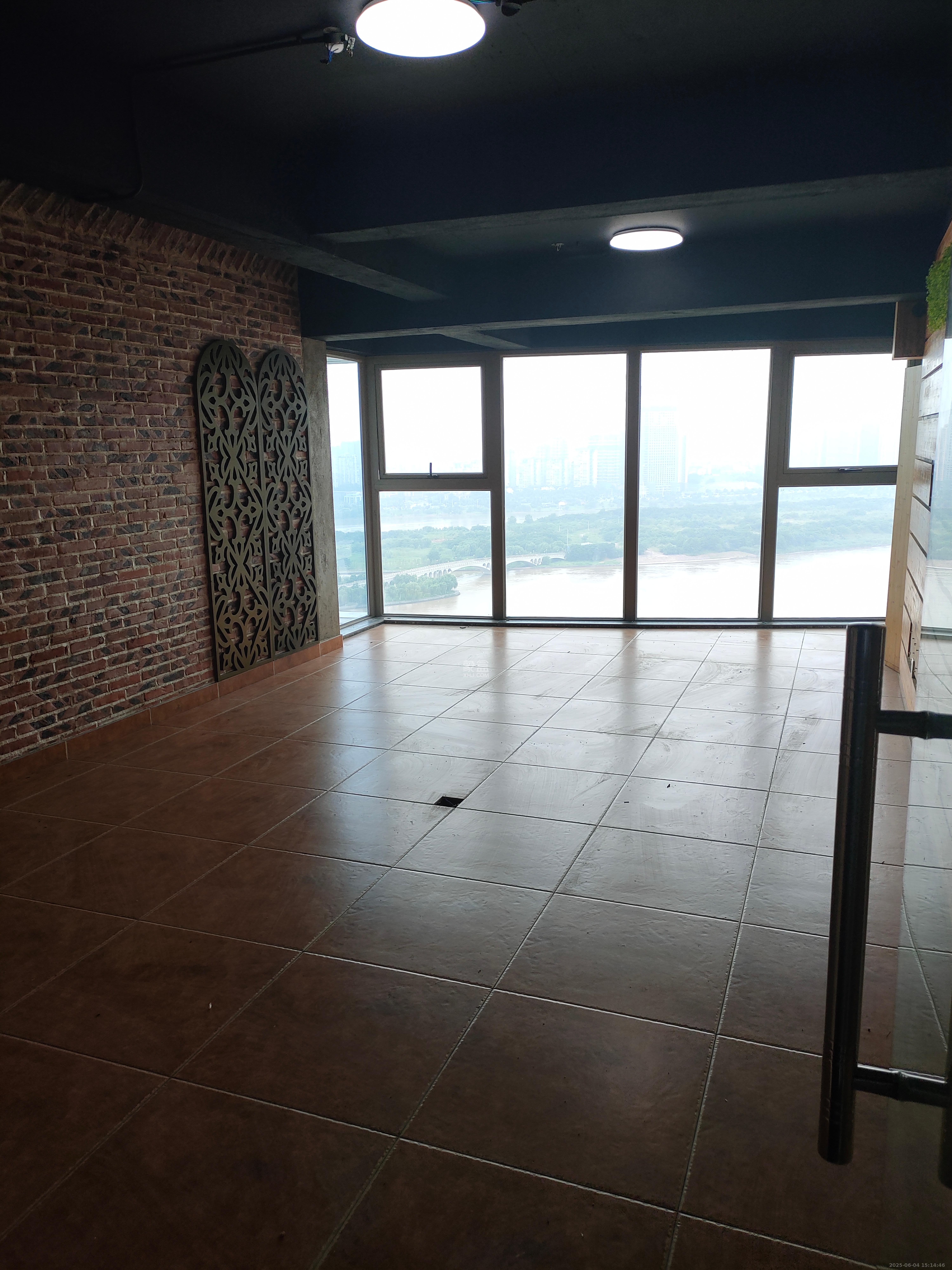 潮宗御苑 4室2厅2卫 7500.0元/月 潮宗御苑 4室2厅2卫 7500.0元/月室内图