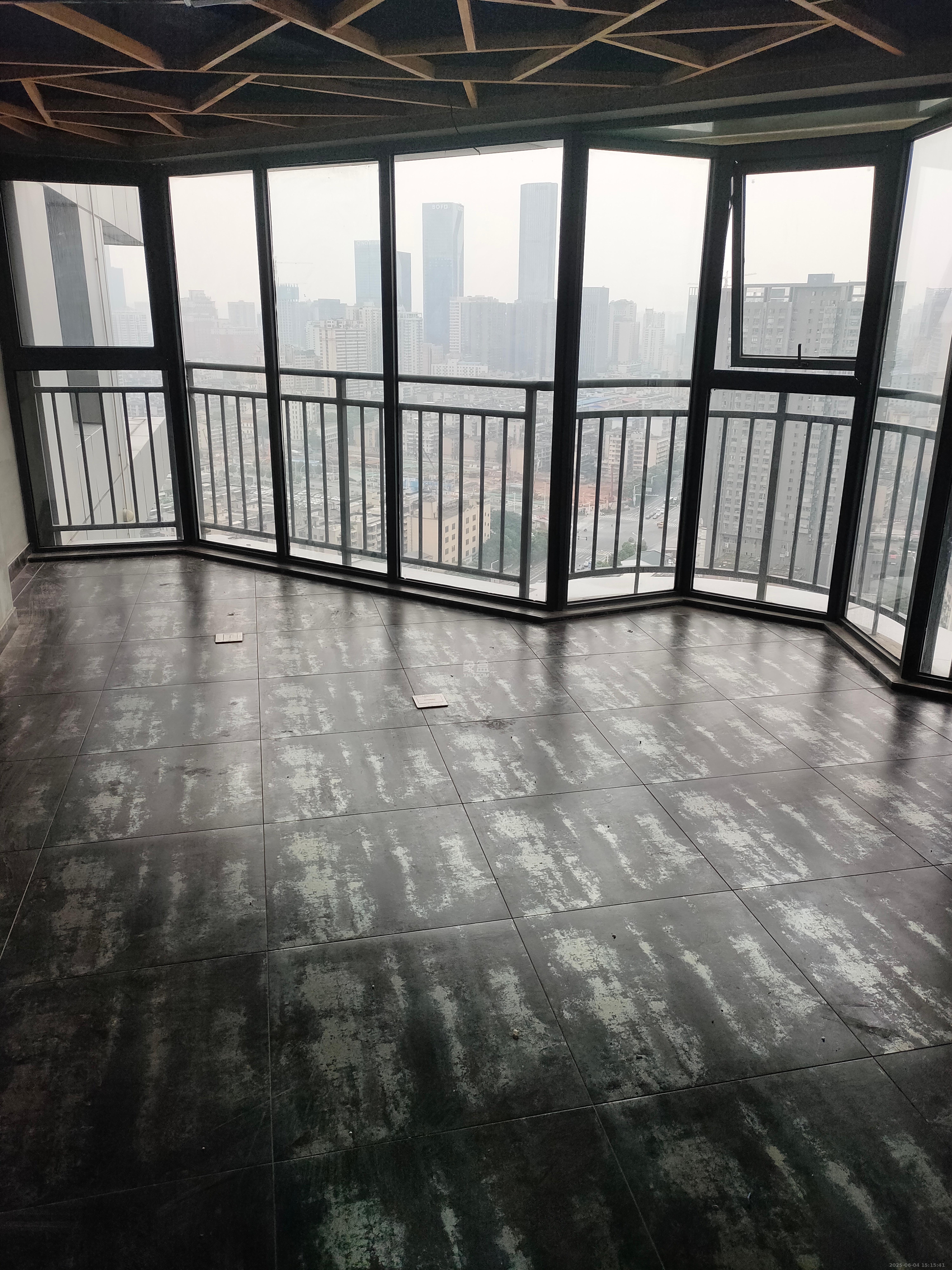 潮宗御苑 4室2厅2卫 7500.0元/月 潮宗御苑 4室2厅2卫 7500.0元/月室内图