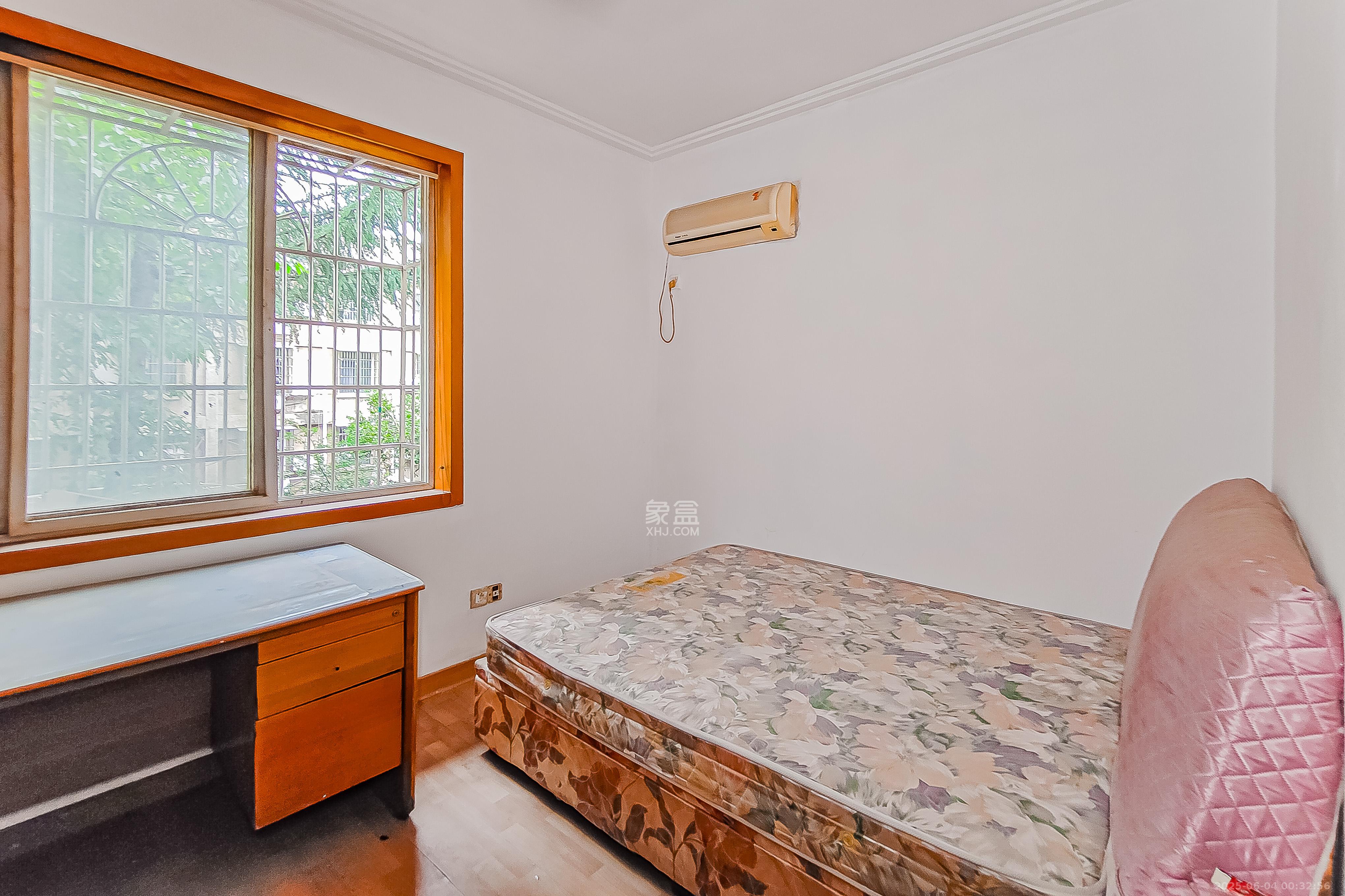 金科园  3室2厅1卫    58.0万 金科园  3室2厅1卫    58.0万卧室