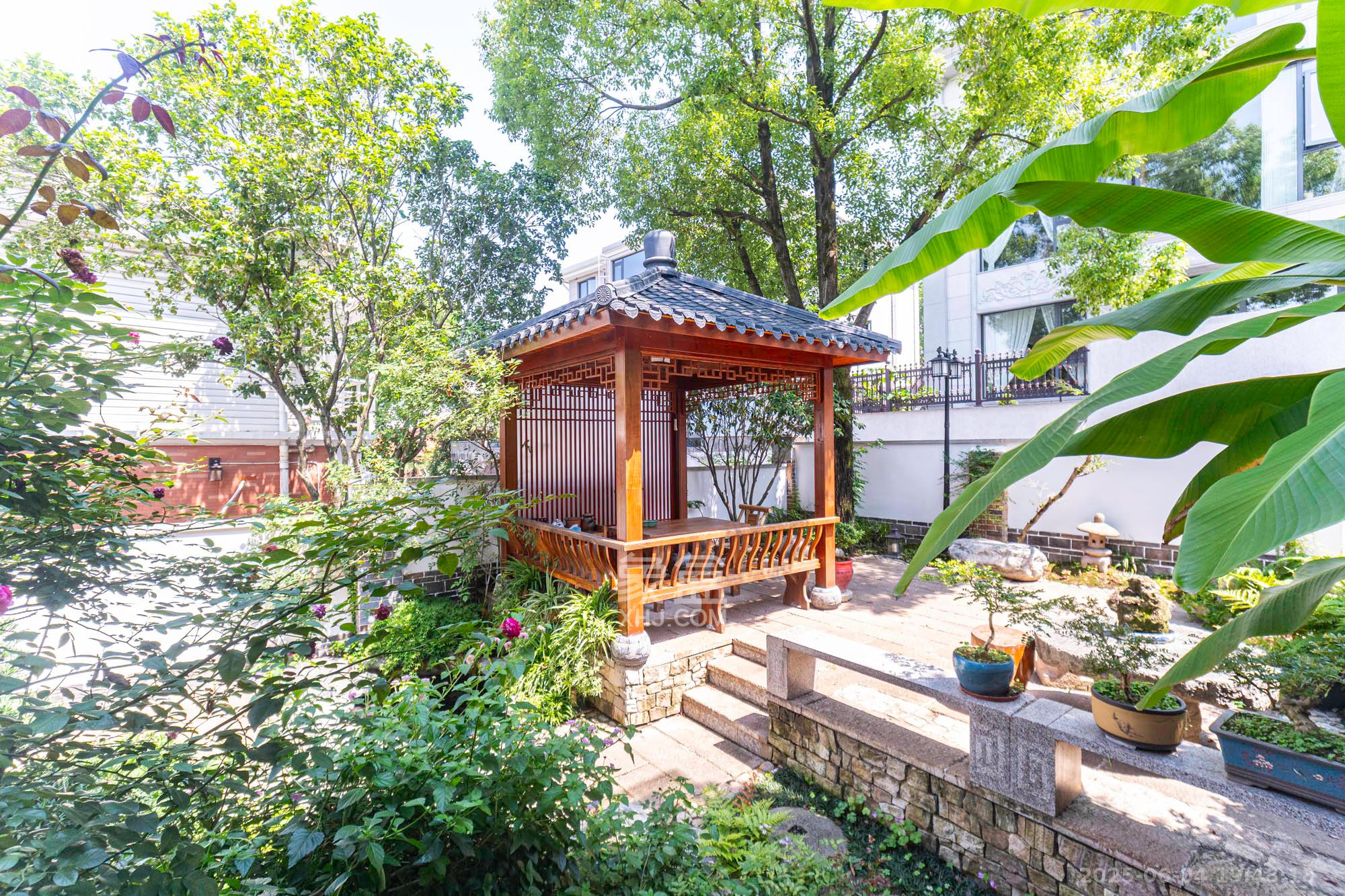 山水芙蓉国际新城  5室2厅2卫    688.0万 山水芙蓉国际新城  5室2厅2卫    688.0万其他