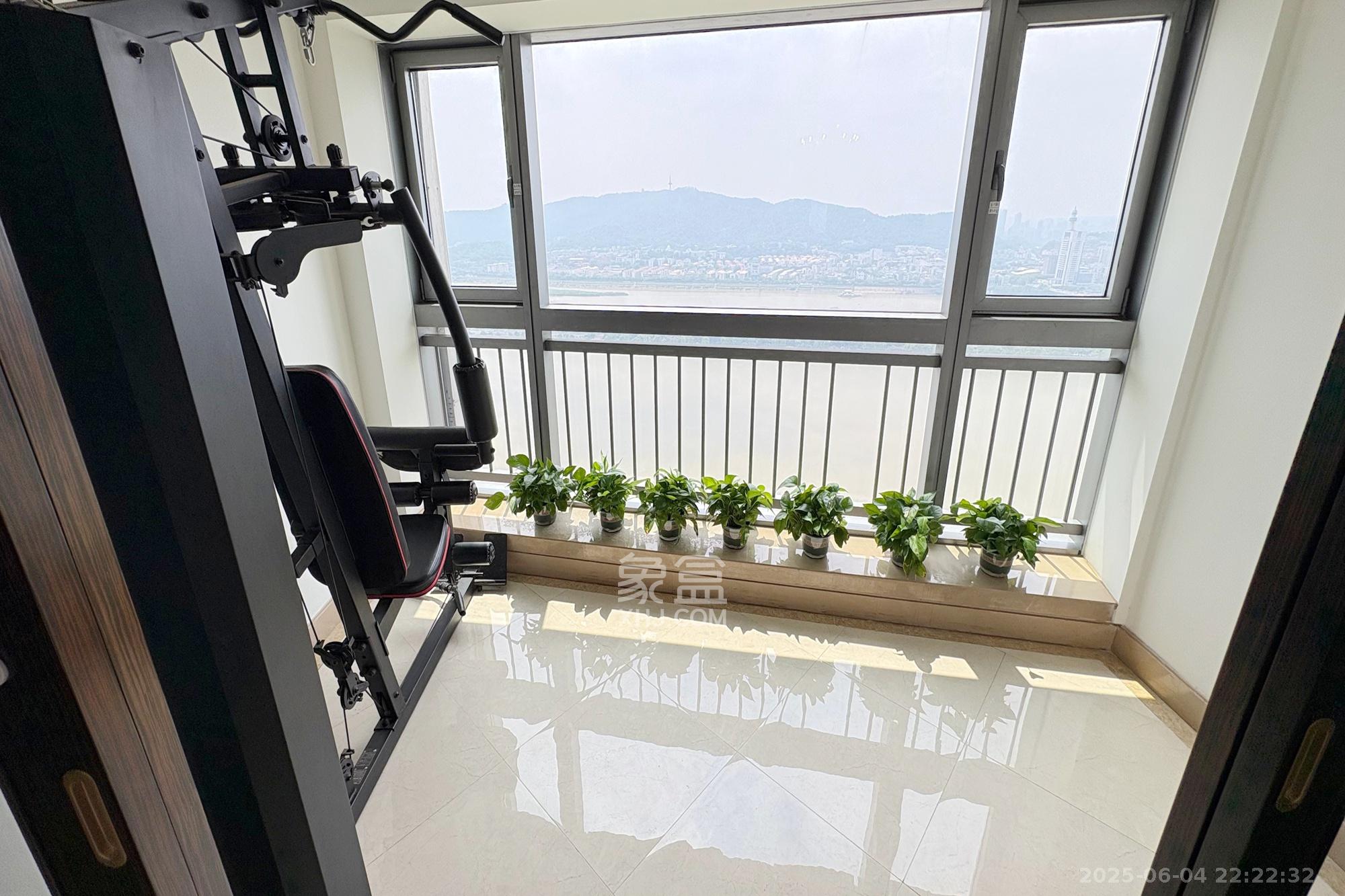 华远隆玺  3室2厅3卫   520.00万阳台