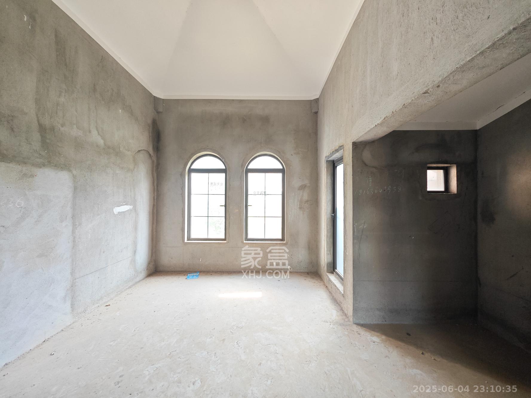 保利城（中航城国际社区、郡原美村）  5室2厅3卫   290.00万卧室