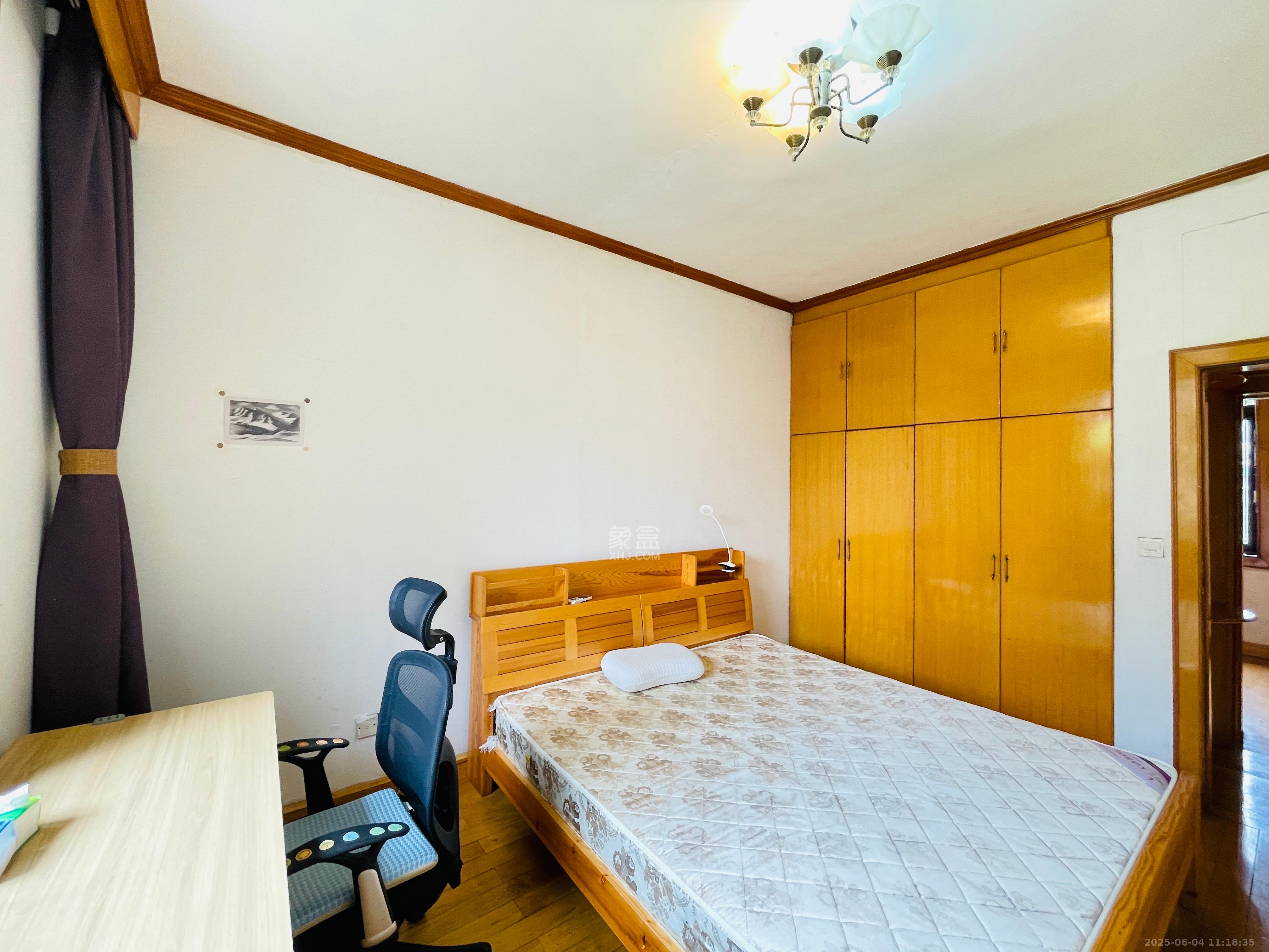 红旗社区  3室2厅1卫   2200.00元/月室内图