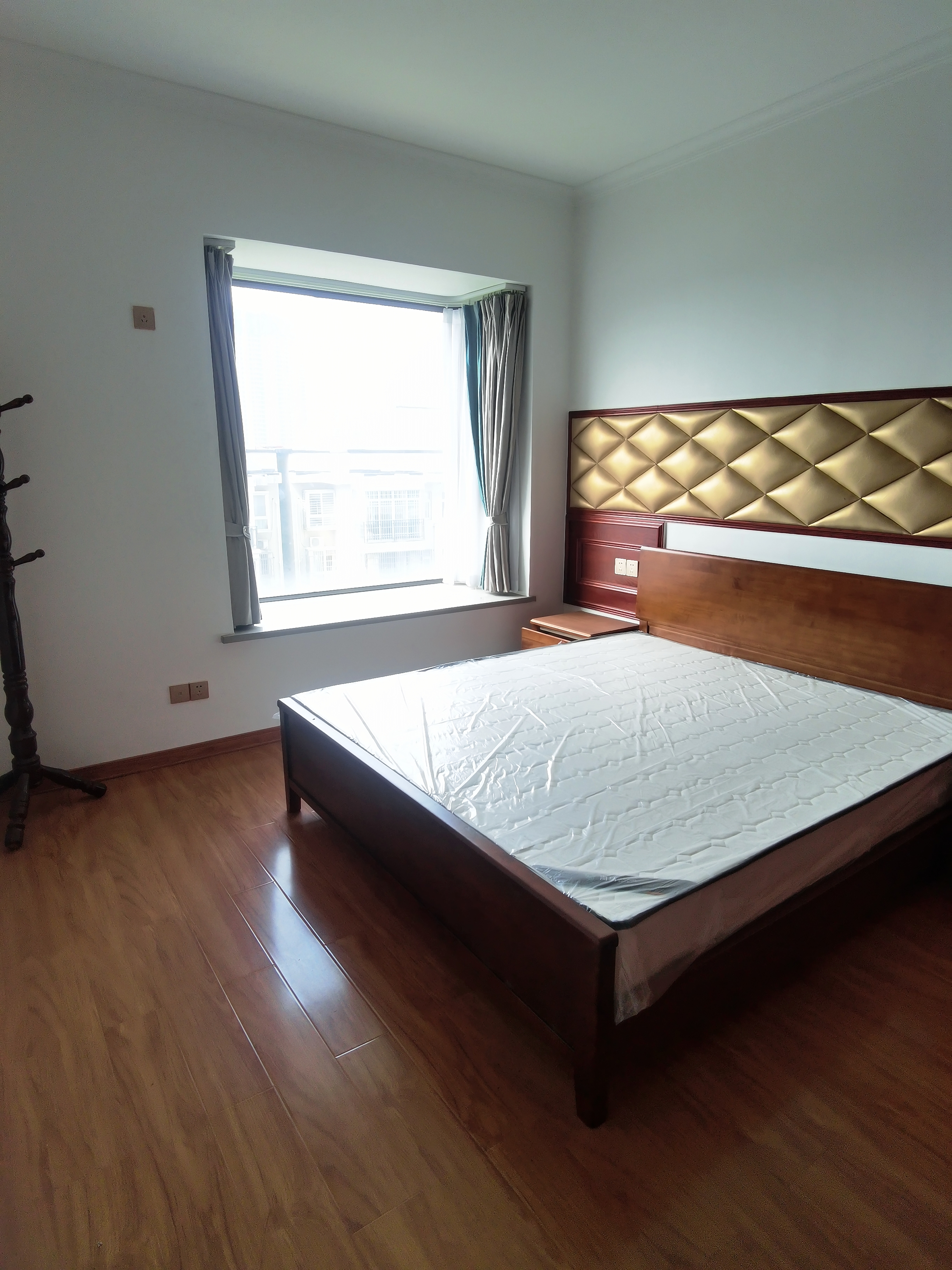学府花园（文苑瑞景）  3室2厅1卫   70.00万客厅