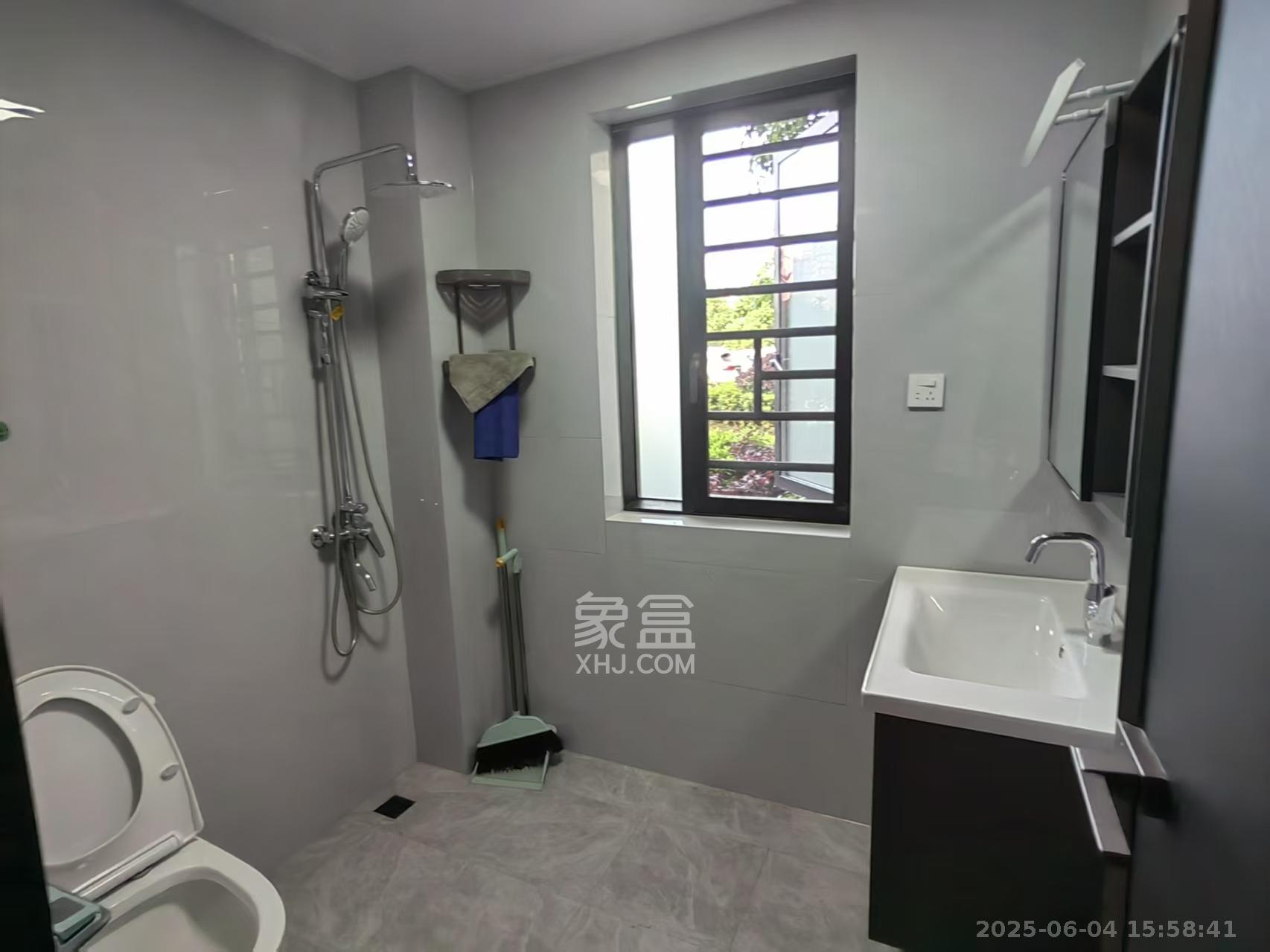 鑫天格林香山  3室2厅2卫    2000.0元/月 鑫天格林香山  3室2厅2卫    2000.0元/月室内图