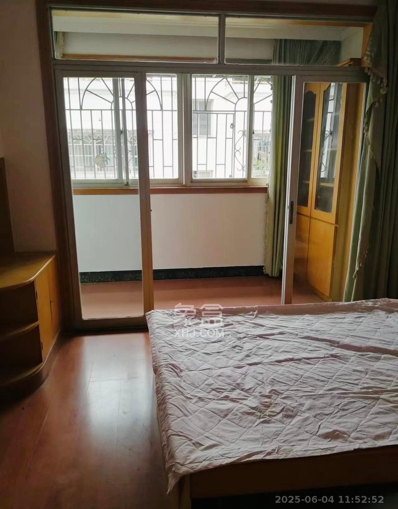 白云社区  1室0厅0卫   1800.00元/月