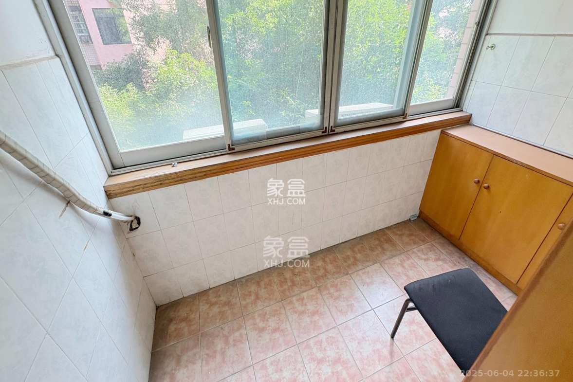 泰时新雅园  3室2厅2卫    92.8万 泰时新雅园  3室2厅2卫    92.8万阳台