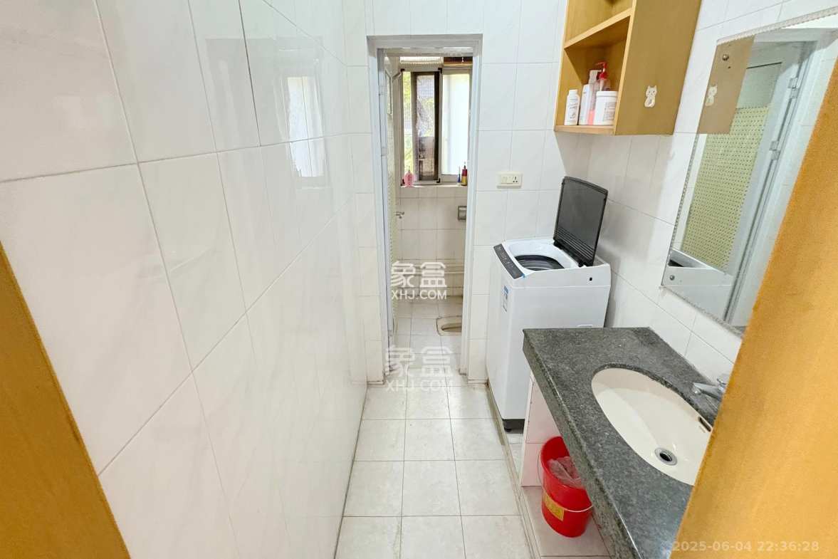 泰时新雅园  3室2厅2卫    92.8万 泰时新雅园  3室2厅2卫    92.8万卫生间