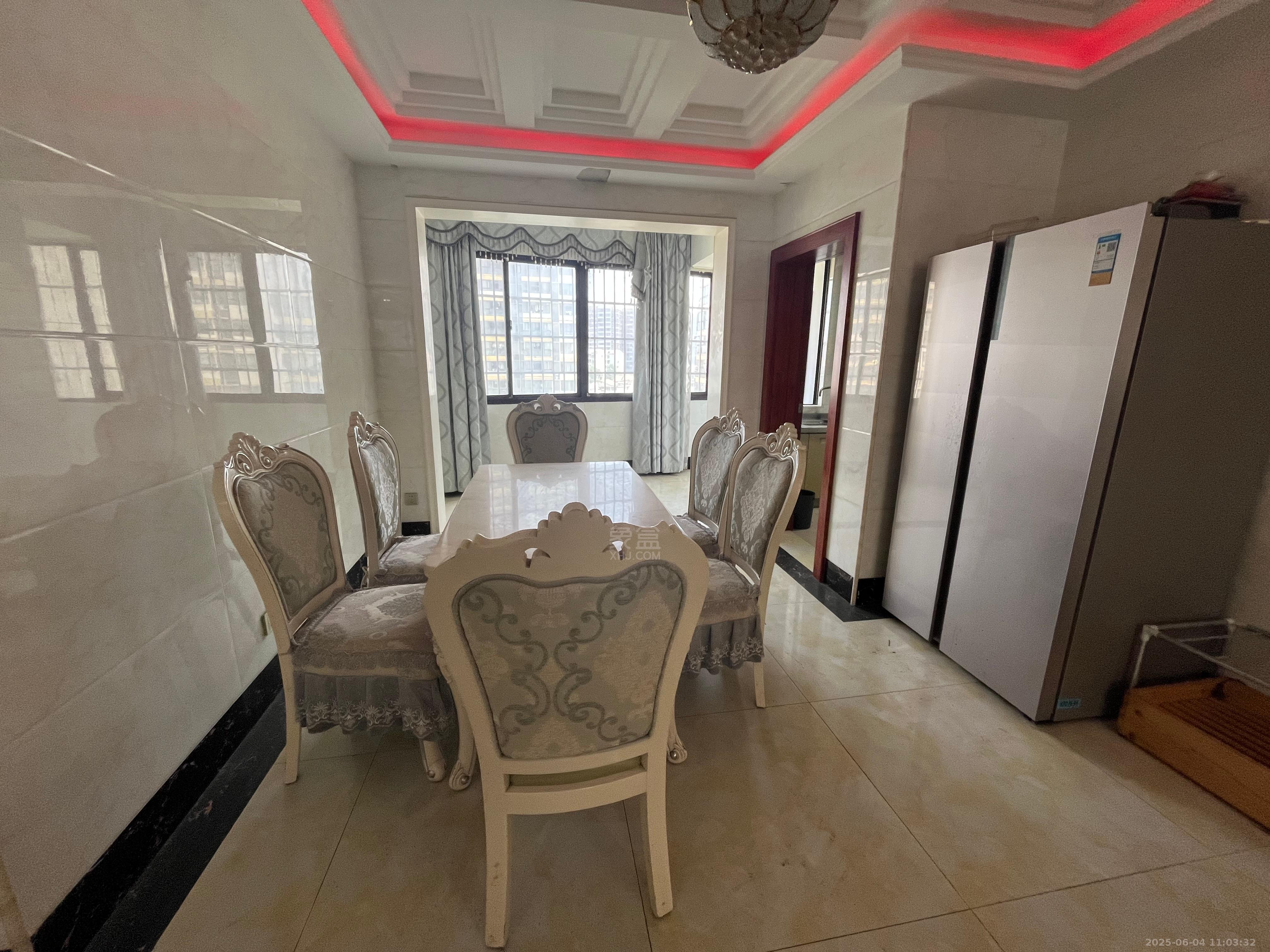 曼哈顿花园 4室2厅2卫 2200.0元/月 曼哈顿花园 4室2厅2卫 2200.0元/月室内图