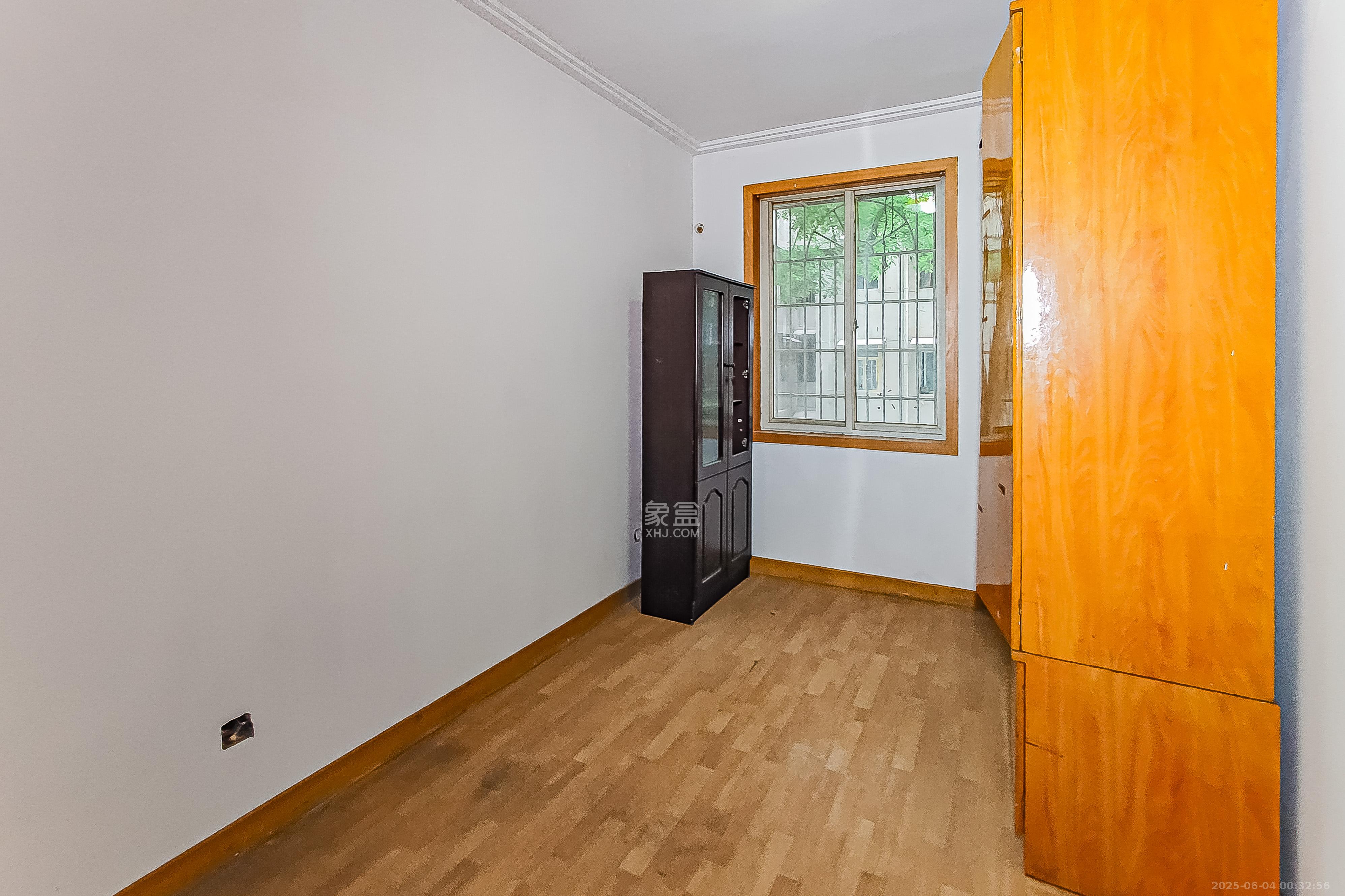 金科园  3室2厅1卫    58.0万 金科园  3室2厅1卫    58.0万卧室