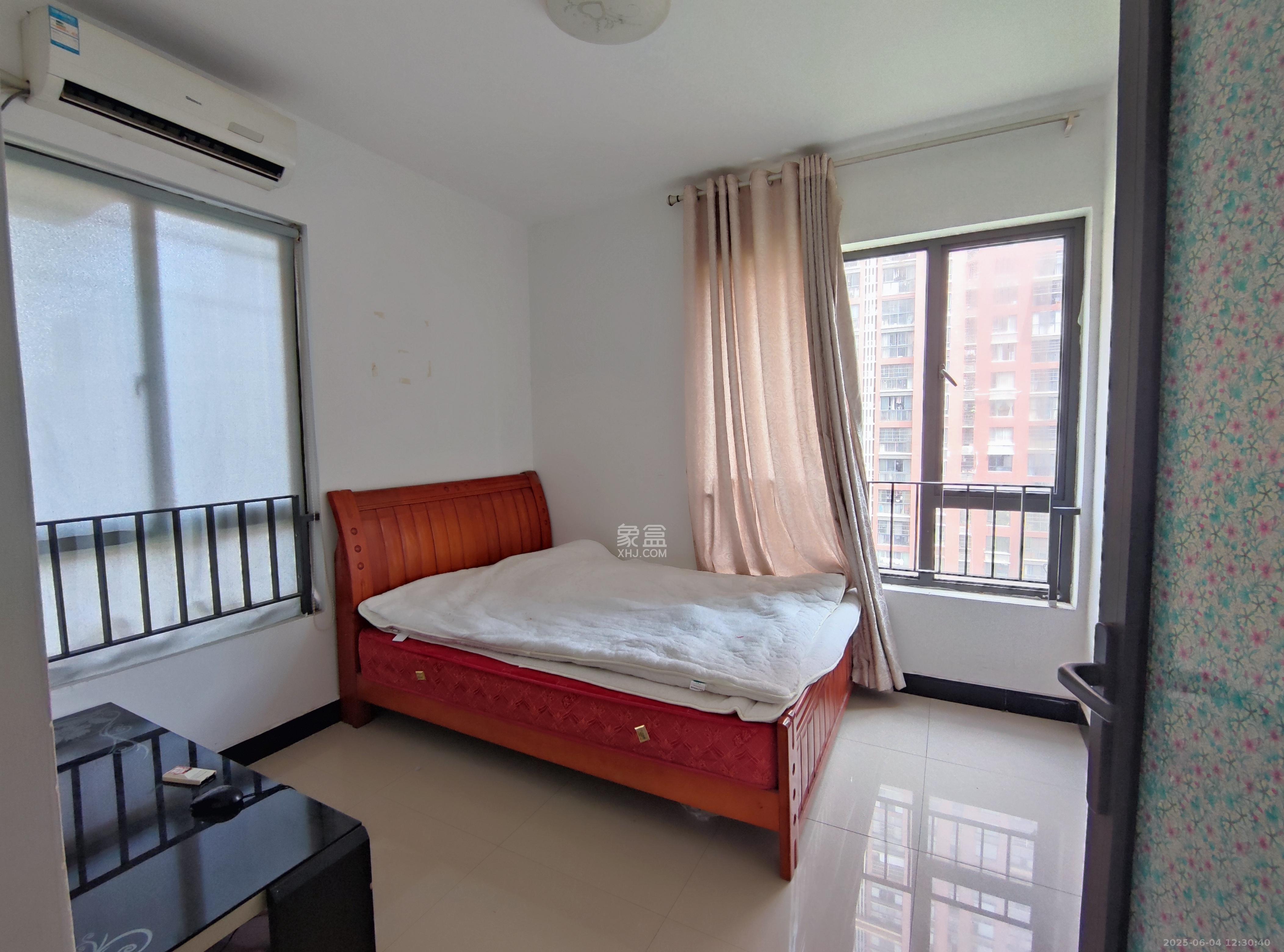 华润凤凰城二期 4室2厅2卫 2200.0元/月 华润凤凰城二期 4室2厅2卫 2200.0元/月室内图