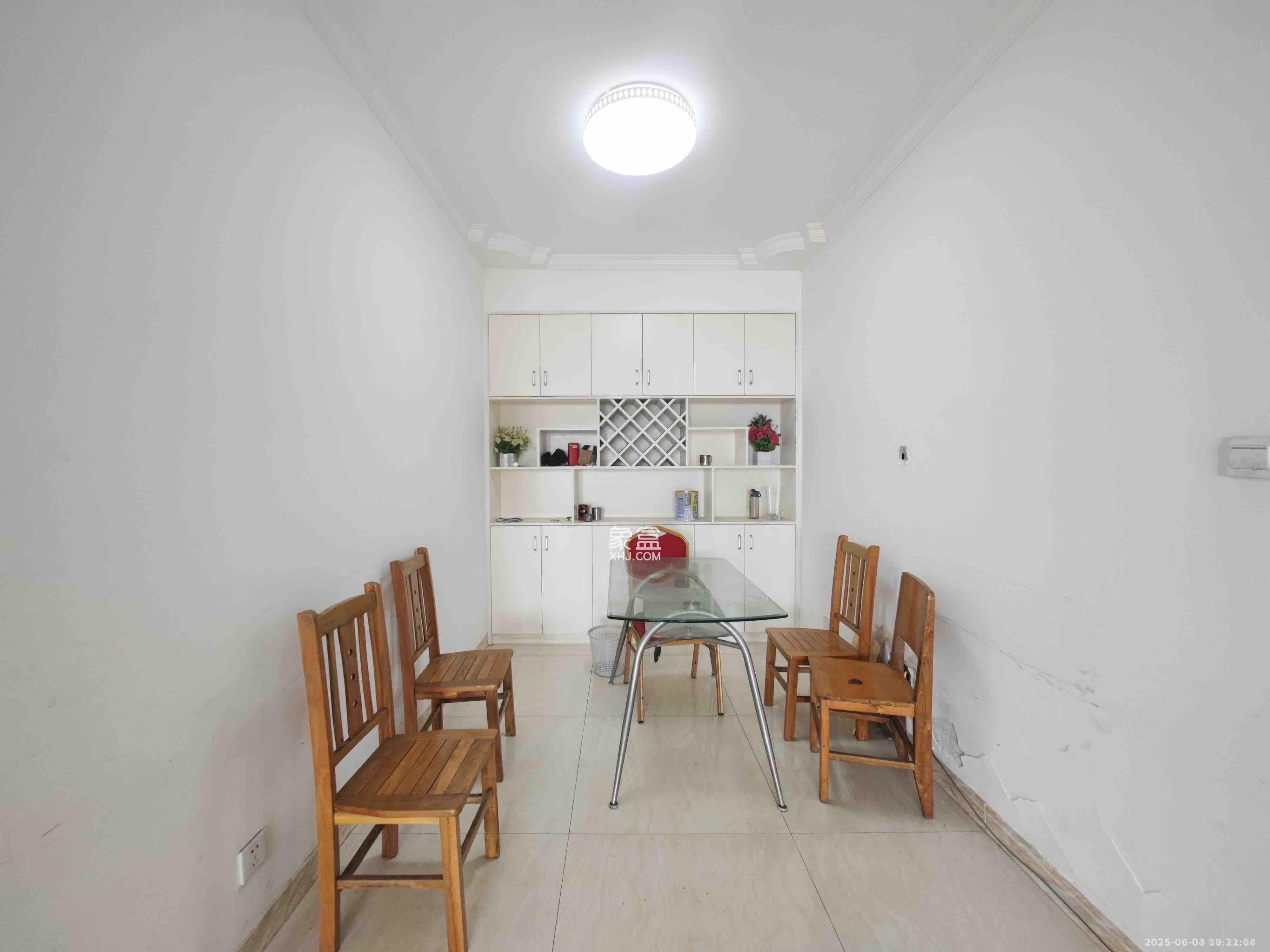 水岸天际(一期、二期) 3室2厅2卫 2200.0元/月 水岸天际(一期、二期) 3室2厅2卫 2200.0元/月室内图