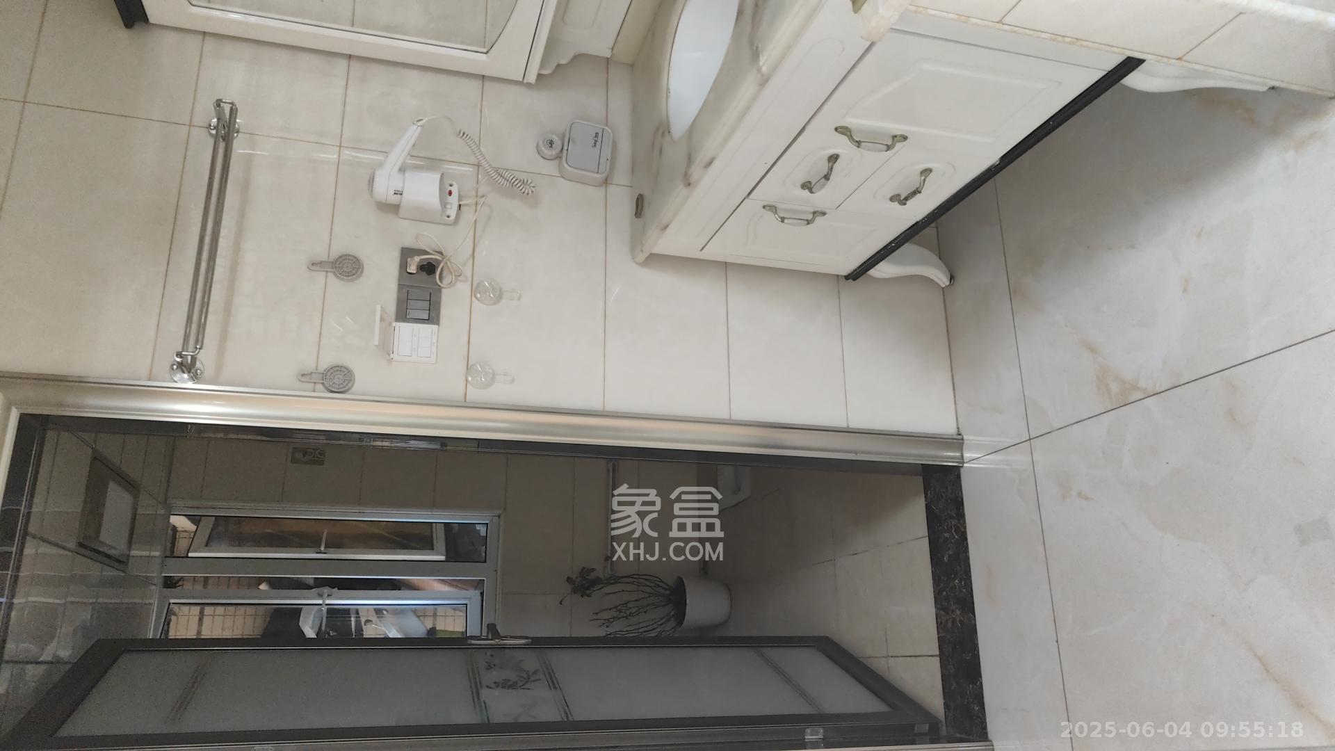 波隆城市花园  3室2厅1卫   1800.00元/月室内图