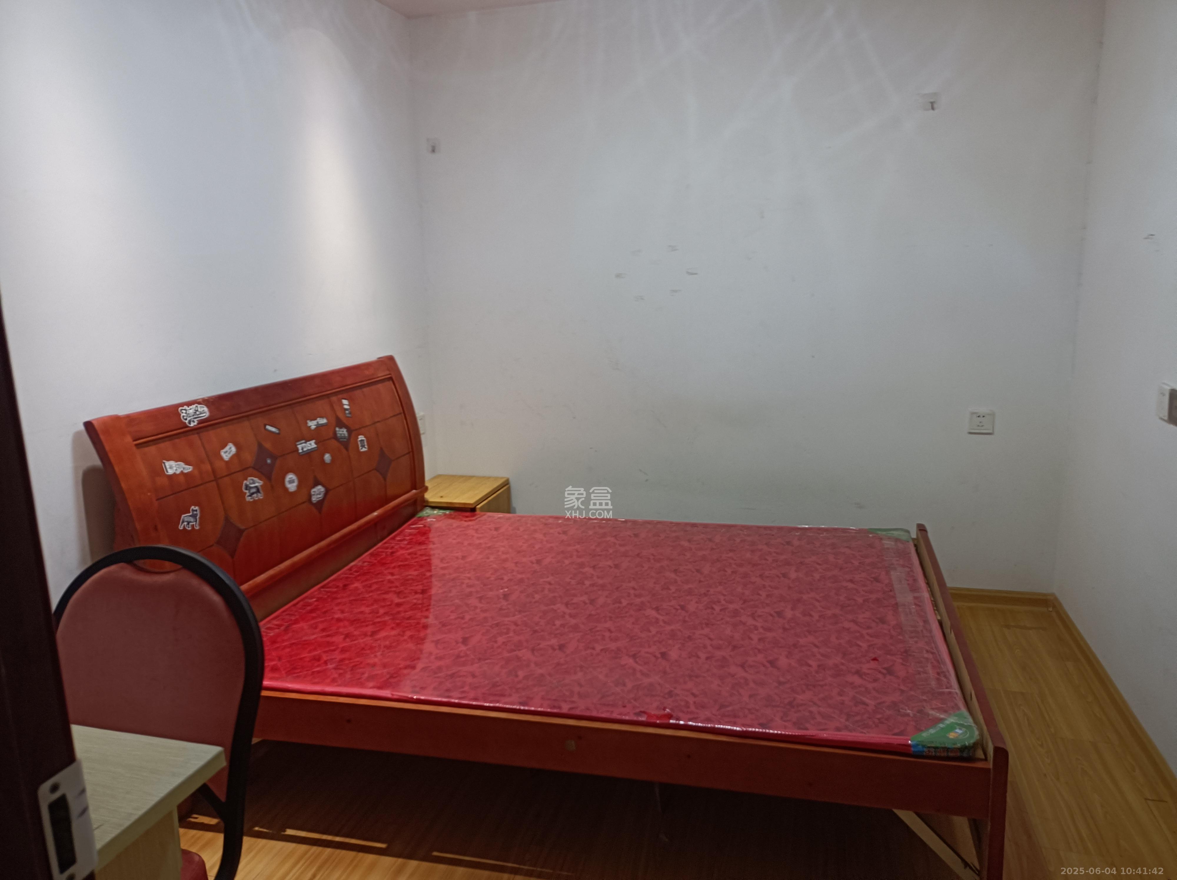 华悦城  1室2厅1卫   2200.00元/月室内图