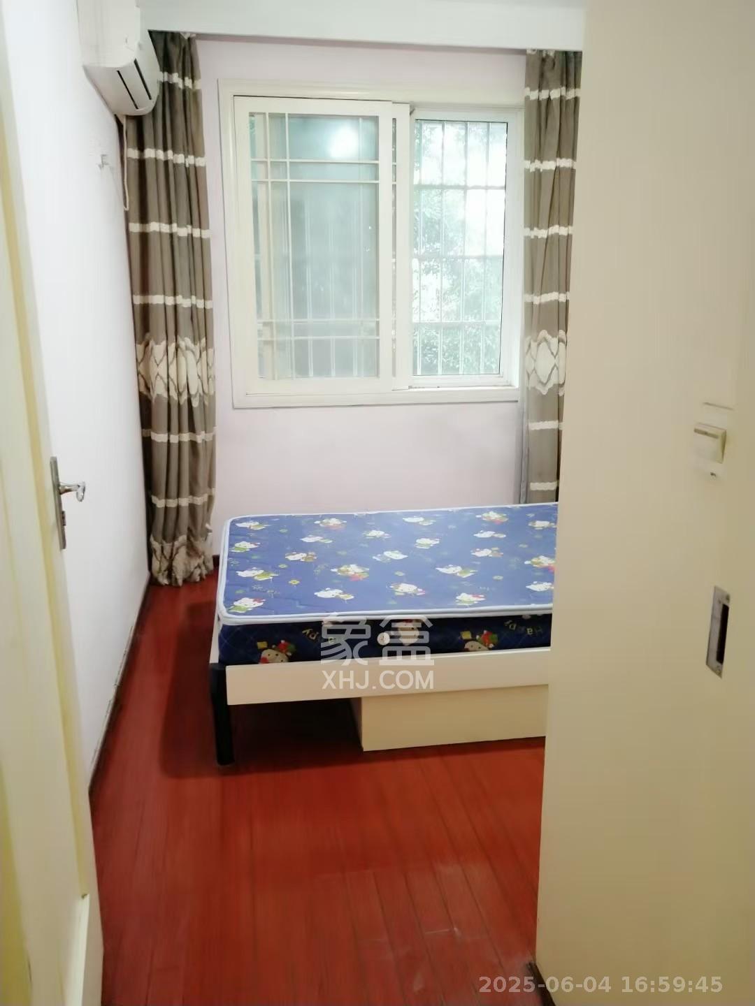 新桥小区  3室2厅1卫   2100.00元/月室内图