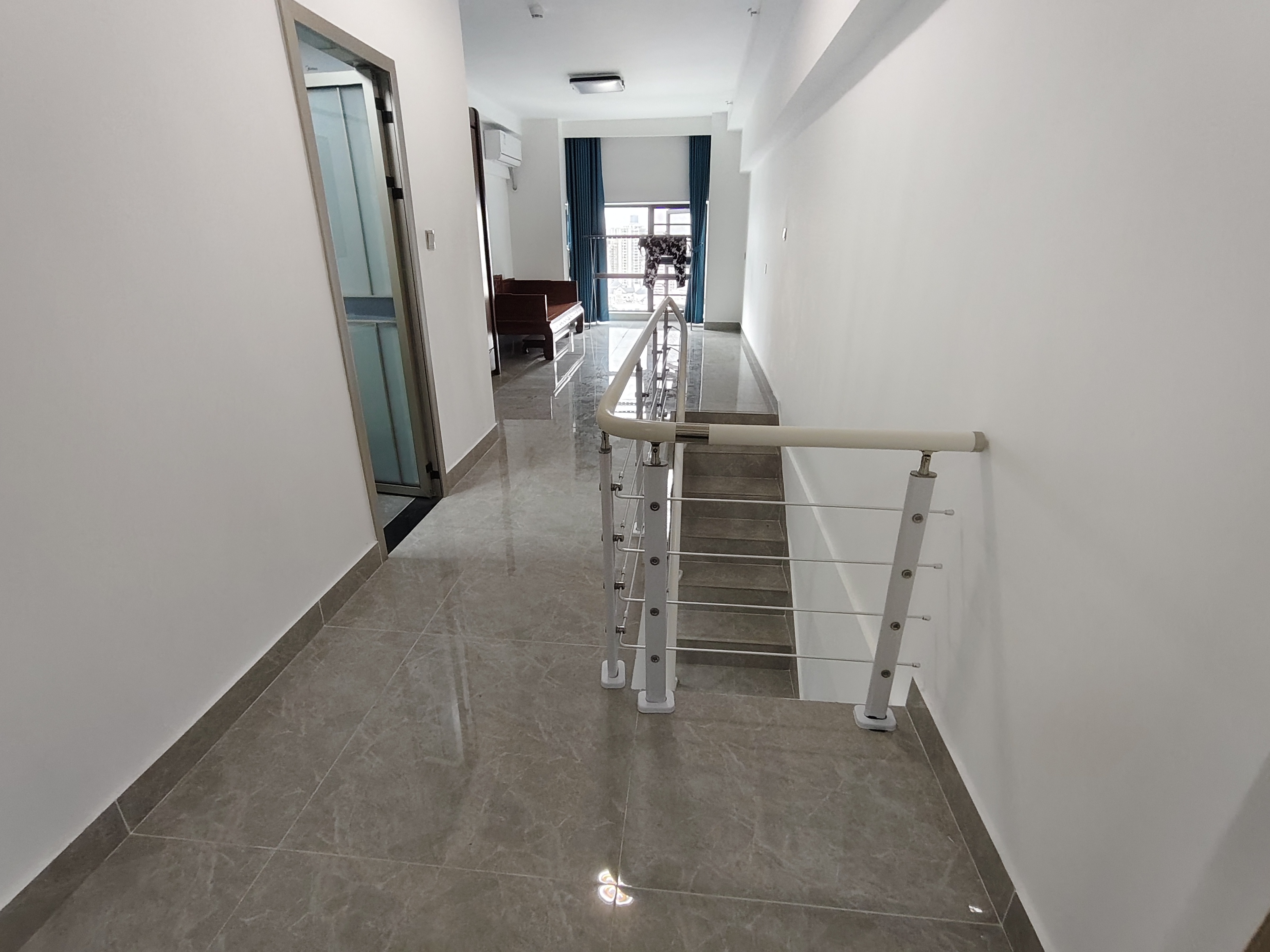 龙湖光年  2室1厅2卫    3500.0元/月 龙湖光年  2室1厅2卫    3500.0元/月室内图