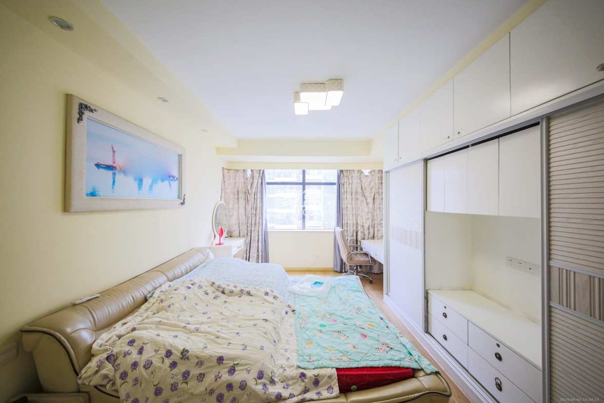 湘水熙园 1室2厅3卫 165.0万 湘水熙园 1室2厅3卫 165.0万卧室