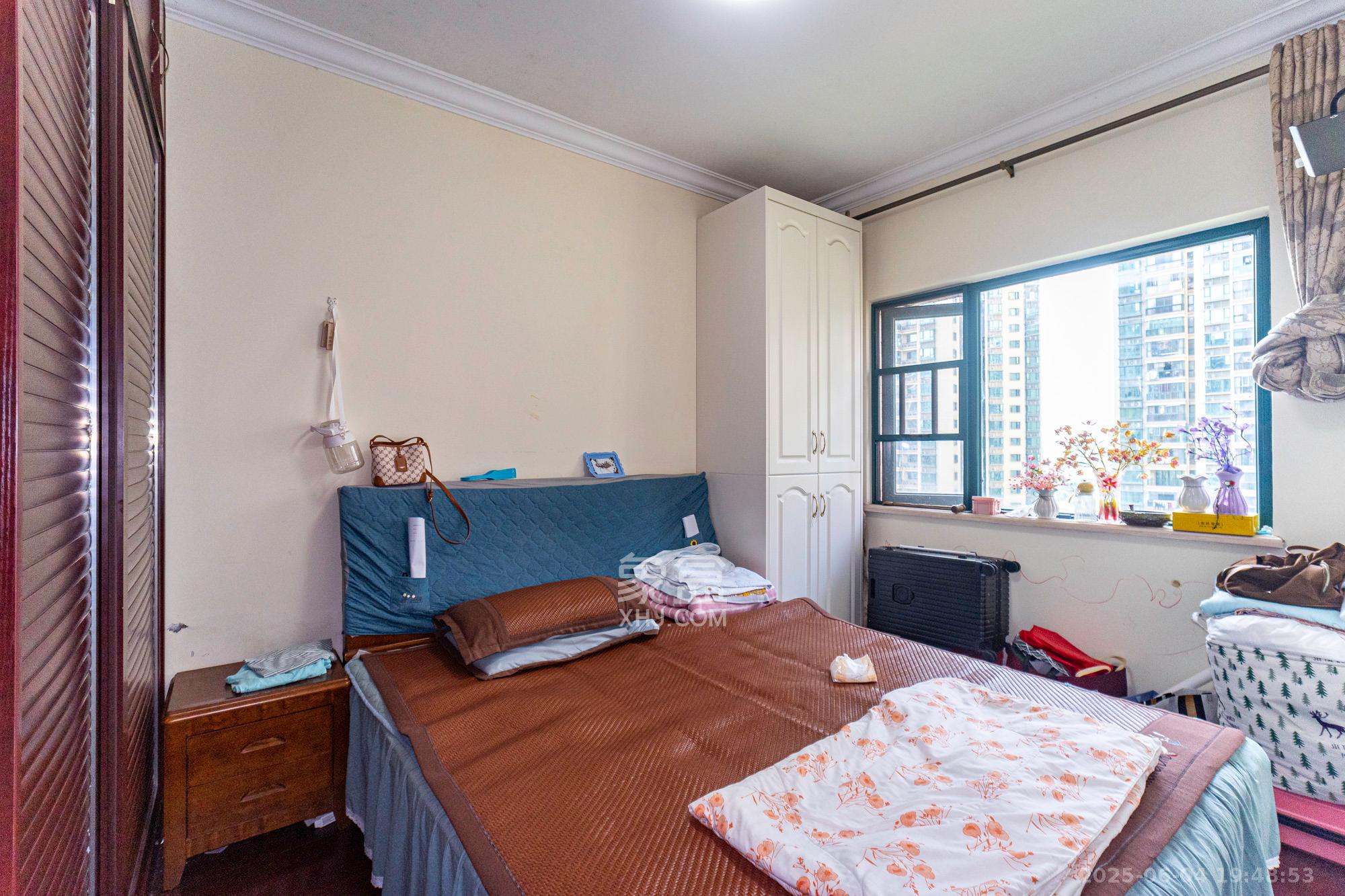 恒大翡翠华庭  3室2厅1卫    79.8万 恒大翡翠华庭  3室2厅1卫    79.8万卧室