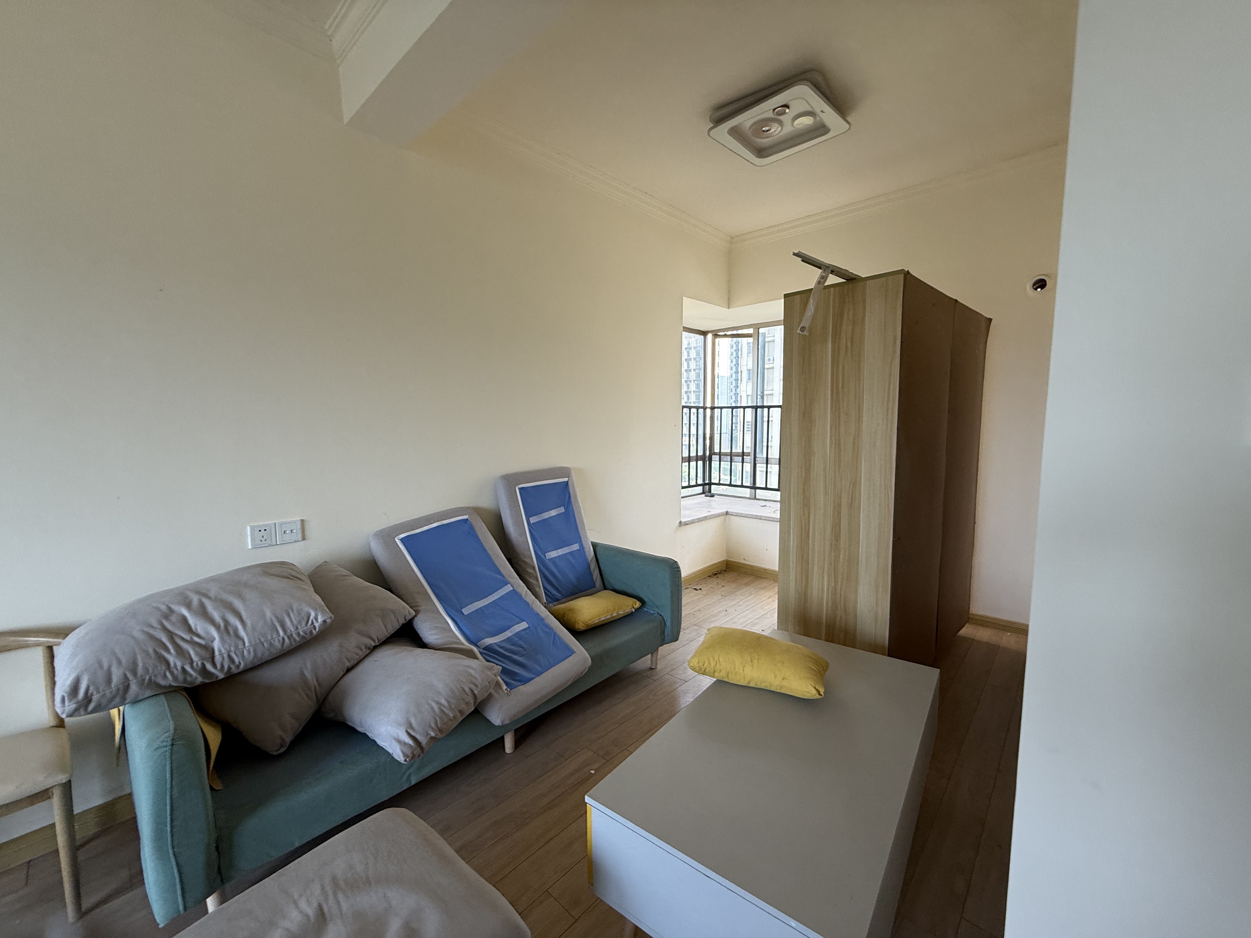 碧桂园 4室2厅2卫 2000.0元/月 碧桂园 4室2厅2卫 2000.0元/月室内图