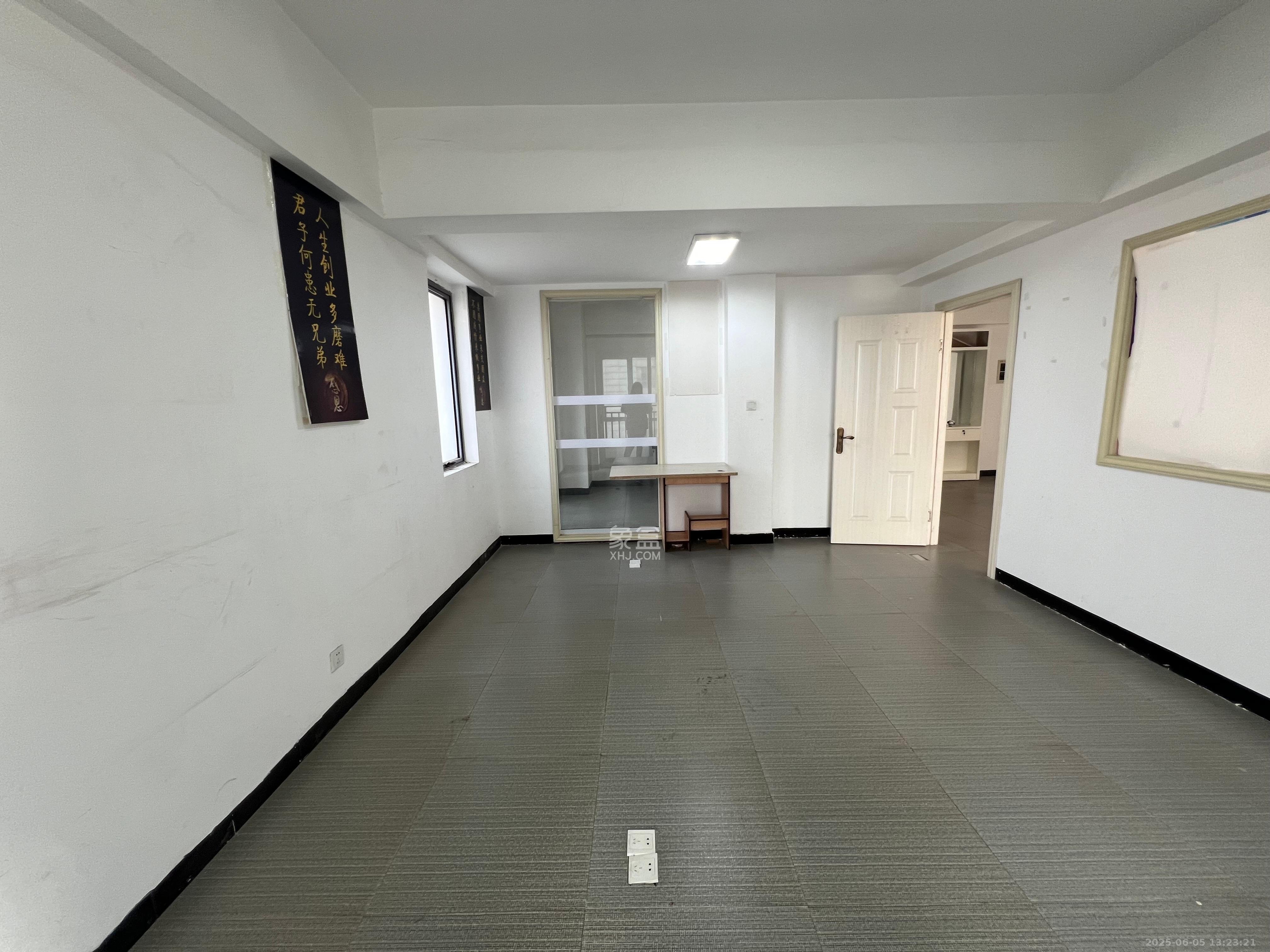 西子一间  3室1厅1卫   4000.00元/月室内图