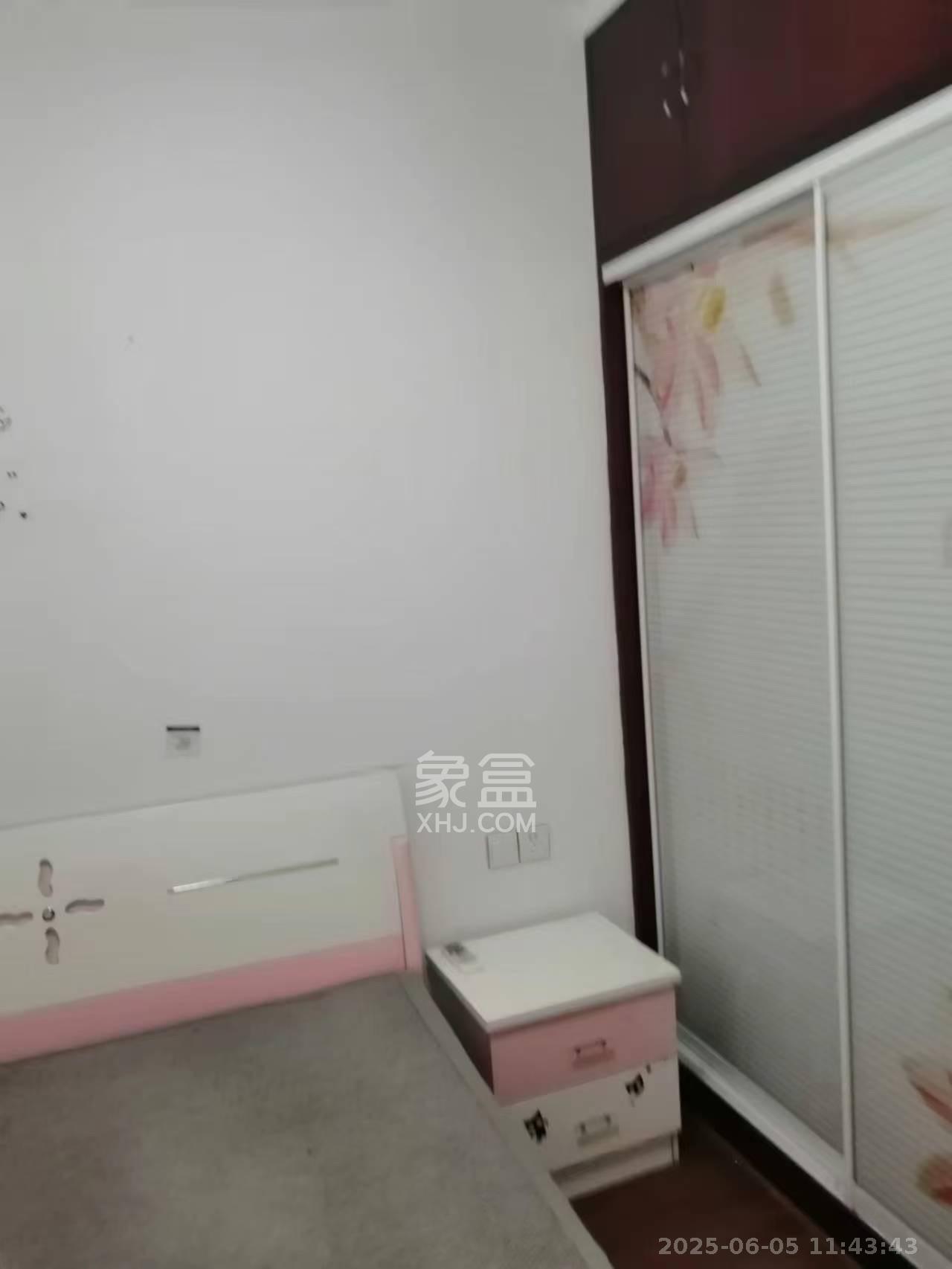 天城泰祥苑 2室2厅1卫 2600.0元/月 天城泰祥苑 2室2厅1卫 2600.0元/月室内图