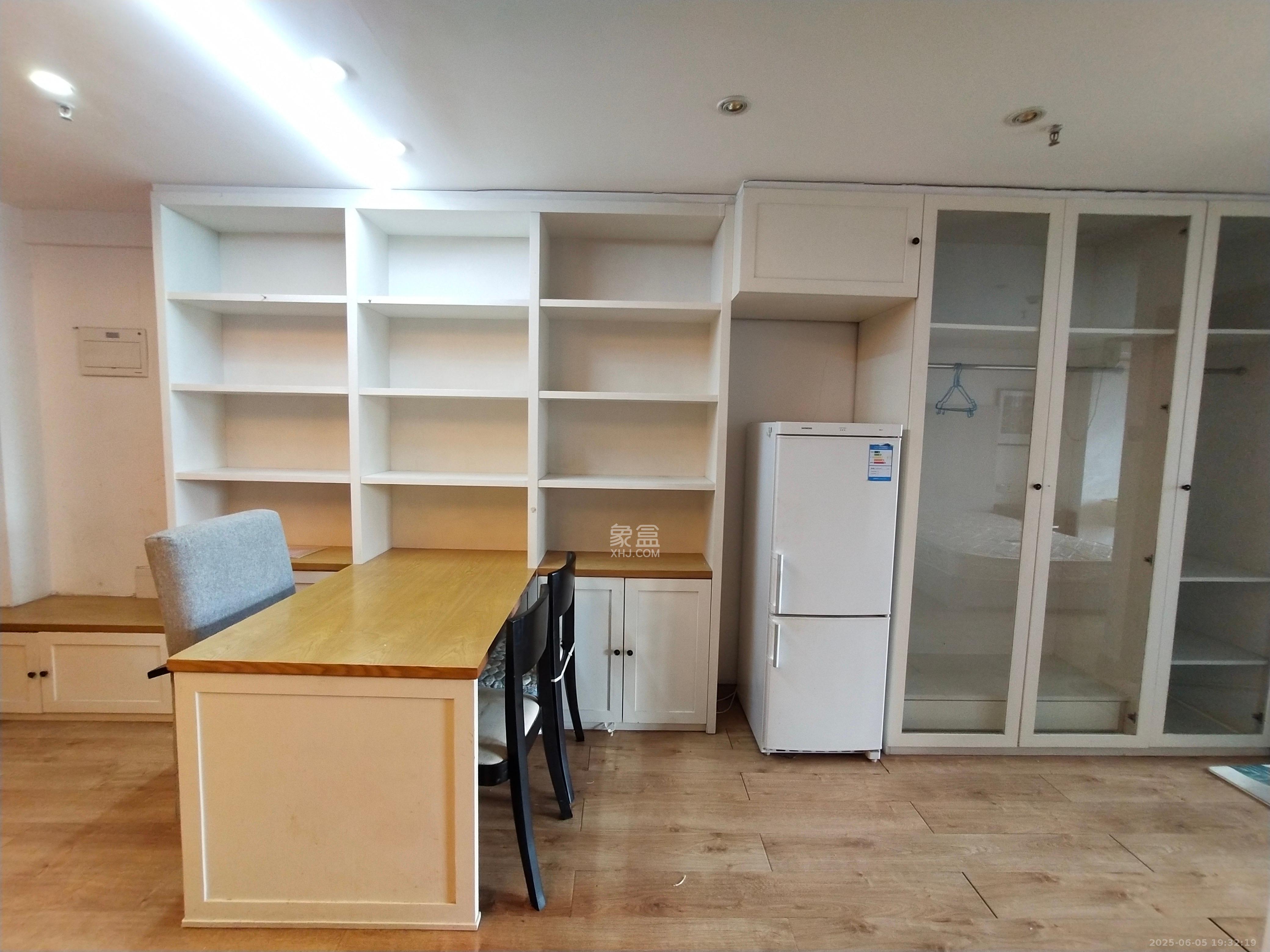 南枫时光  1室1厅1卫   1600.00元/月室内图