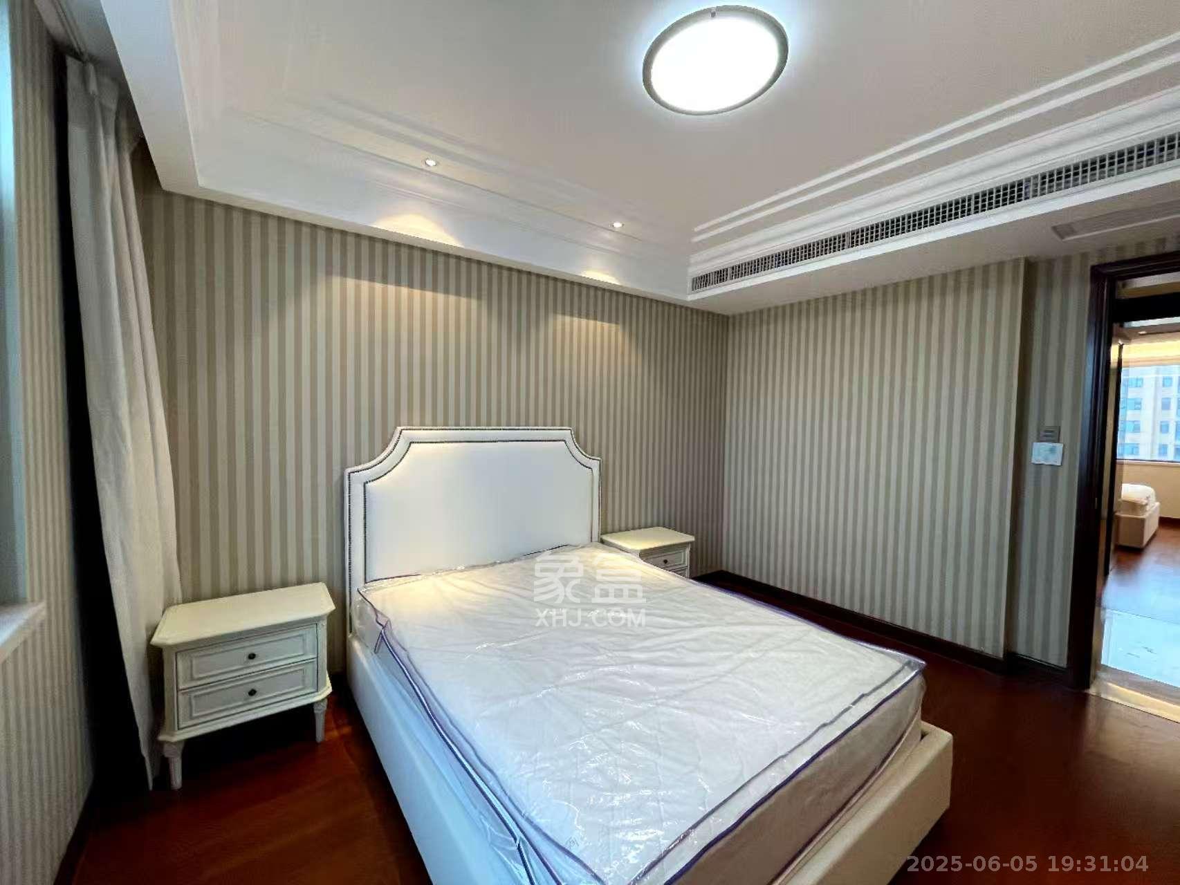 运达中央广场一、二期  3室2厅2卫    13000.0元/月室内图