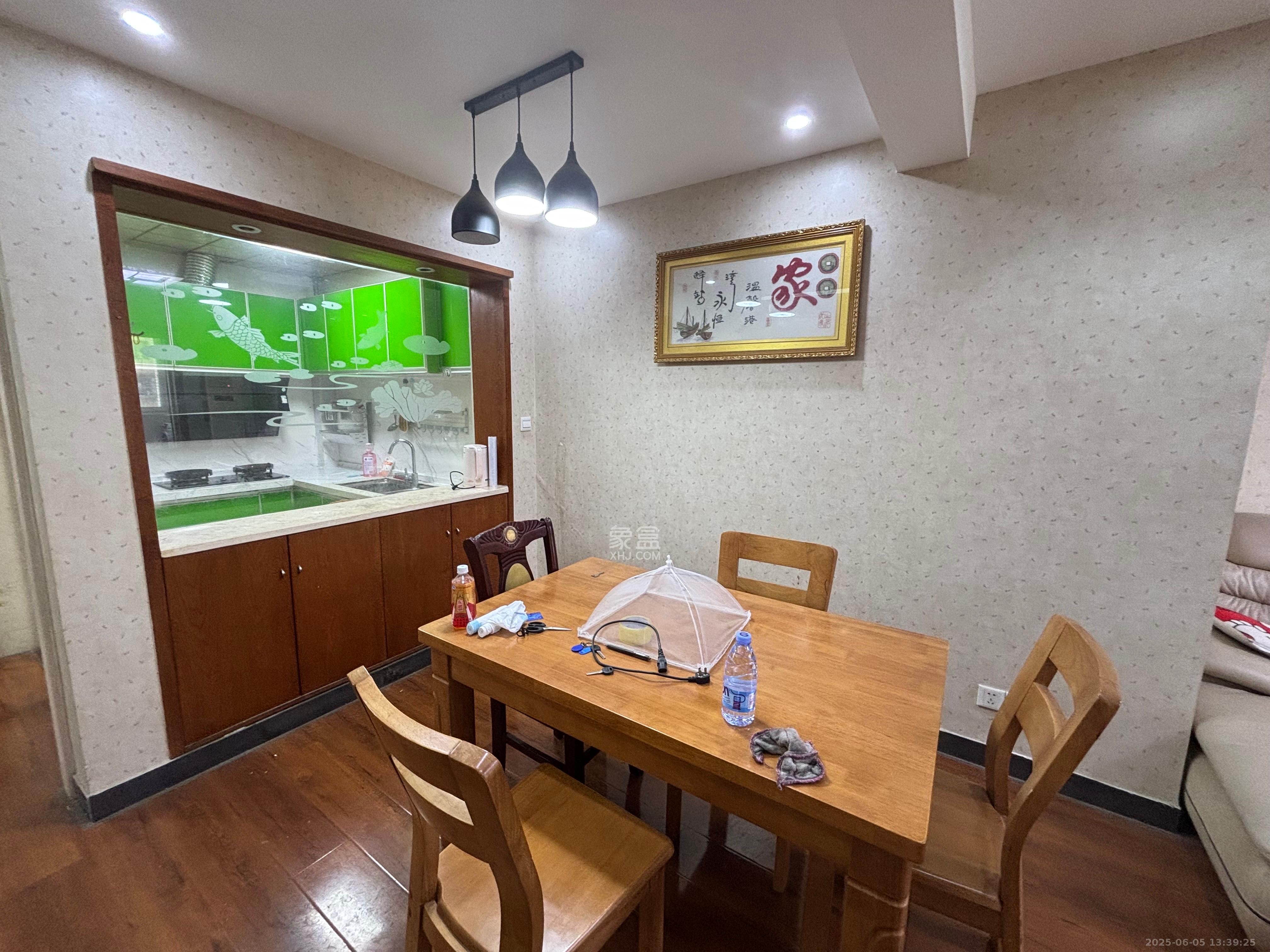 楚天中苑 3室2厅2卫 2500.0元/月 楚天中苑 3室2厅2卫 2500.0元/月室内图