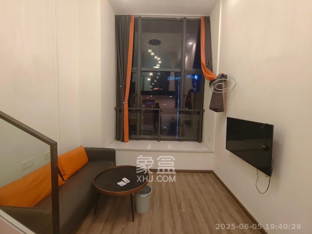 卓越浅水湾  1室1厅1卫    1700.0元/月 卓越浅水湾  1室1厅1卫    1700.0元/月