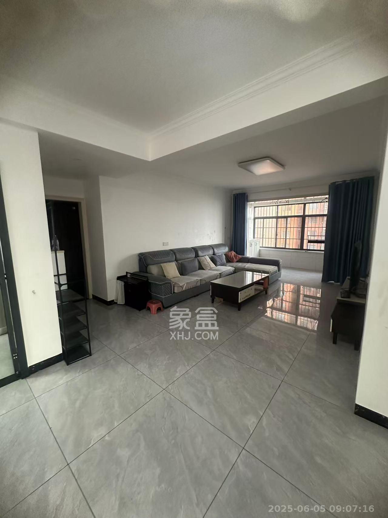 辉宏橄榄城  3室2厅2卫    2500.0元/月 辉宏橄榄城  3室2厅2卫    2500.0元/月室内图