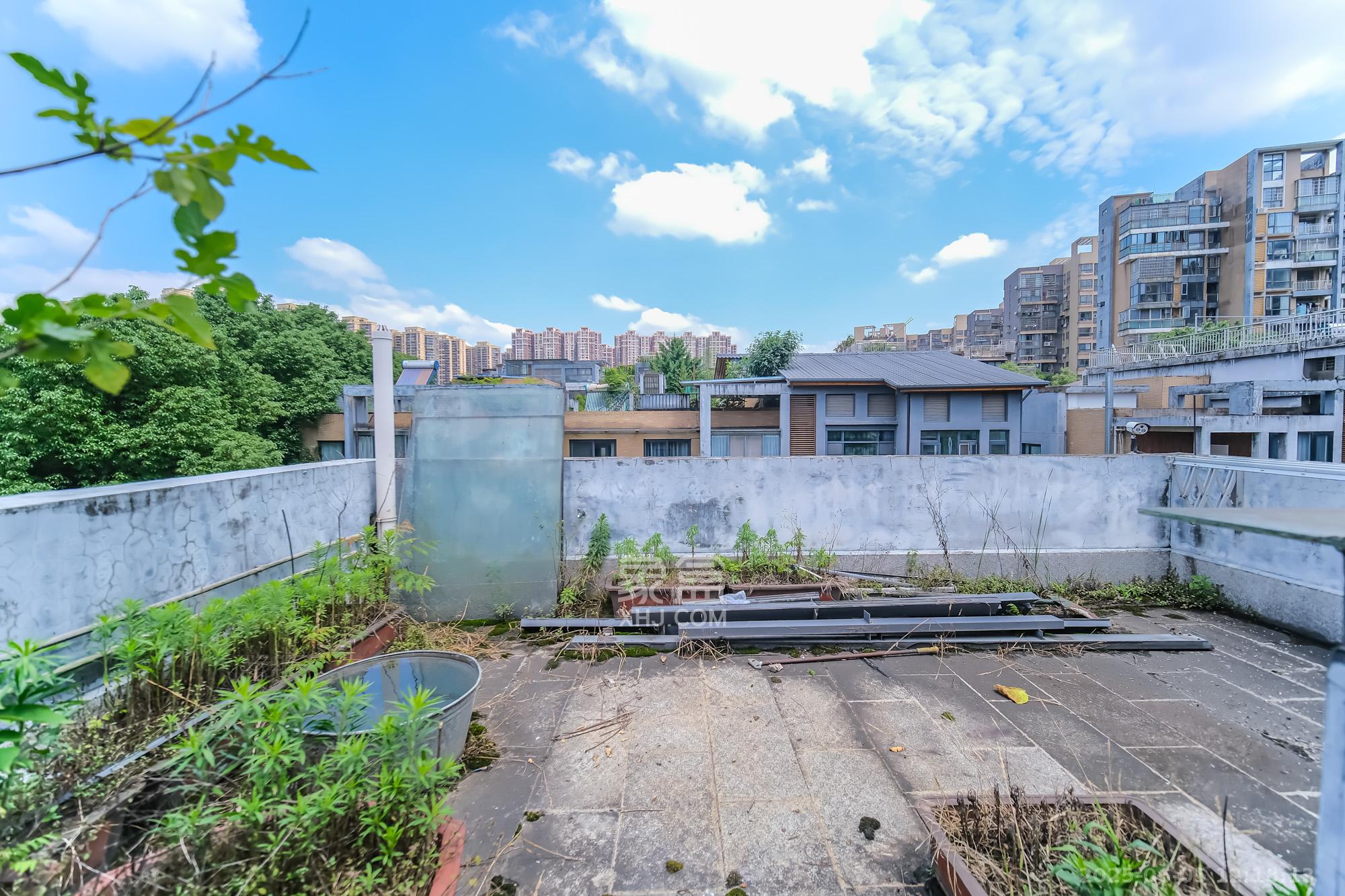 山水湾  5室3厅3卫    420.0万 山水湾  5室3厅3卫    420.0万阳台