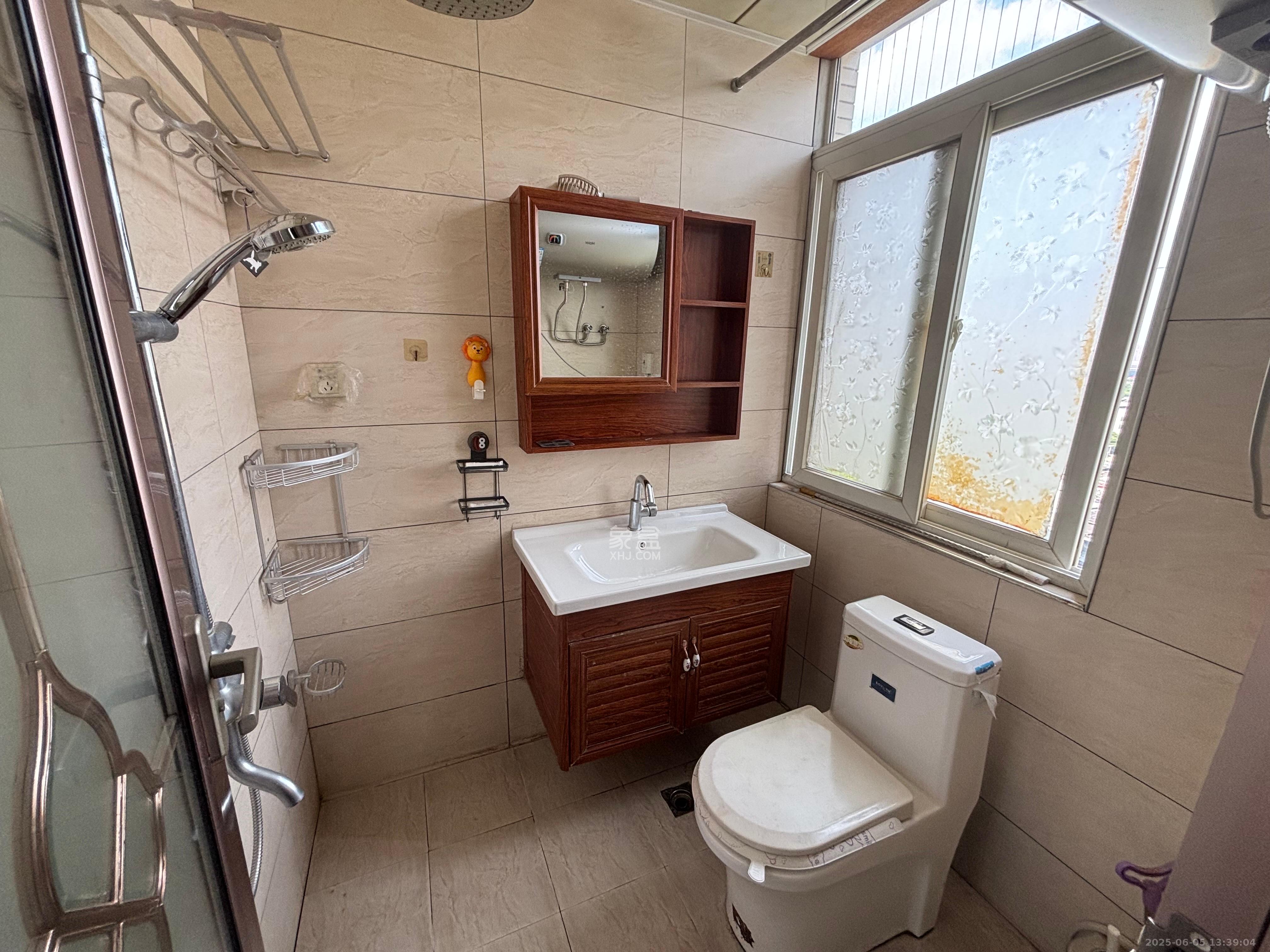 楚天中苑 3室2厅2卫 2500.0元/月 楚天中苑 3室2厅2卫 2500.0元/月室内图