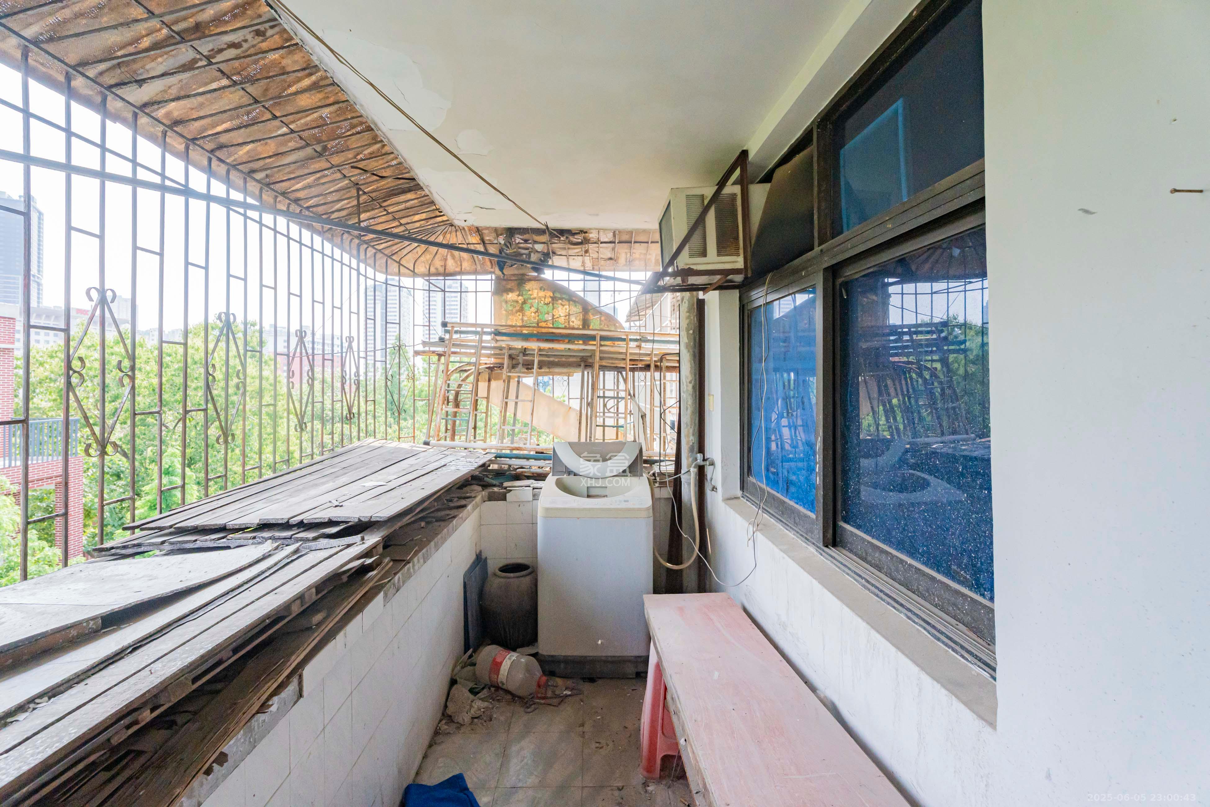 上麻园岭散盘 5室2厅1卫 75.0万 上麻园岭散盘 5室2厅1卫 75.0万阳台