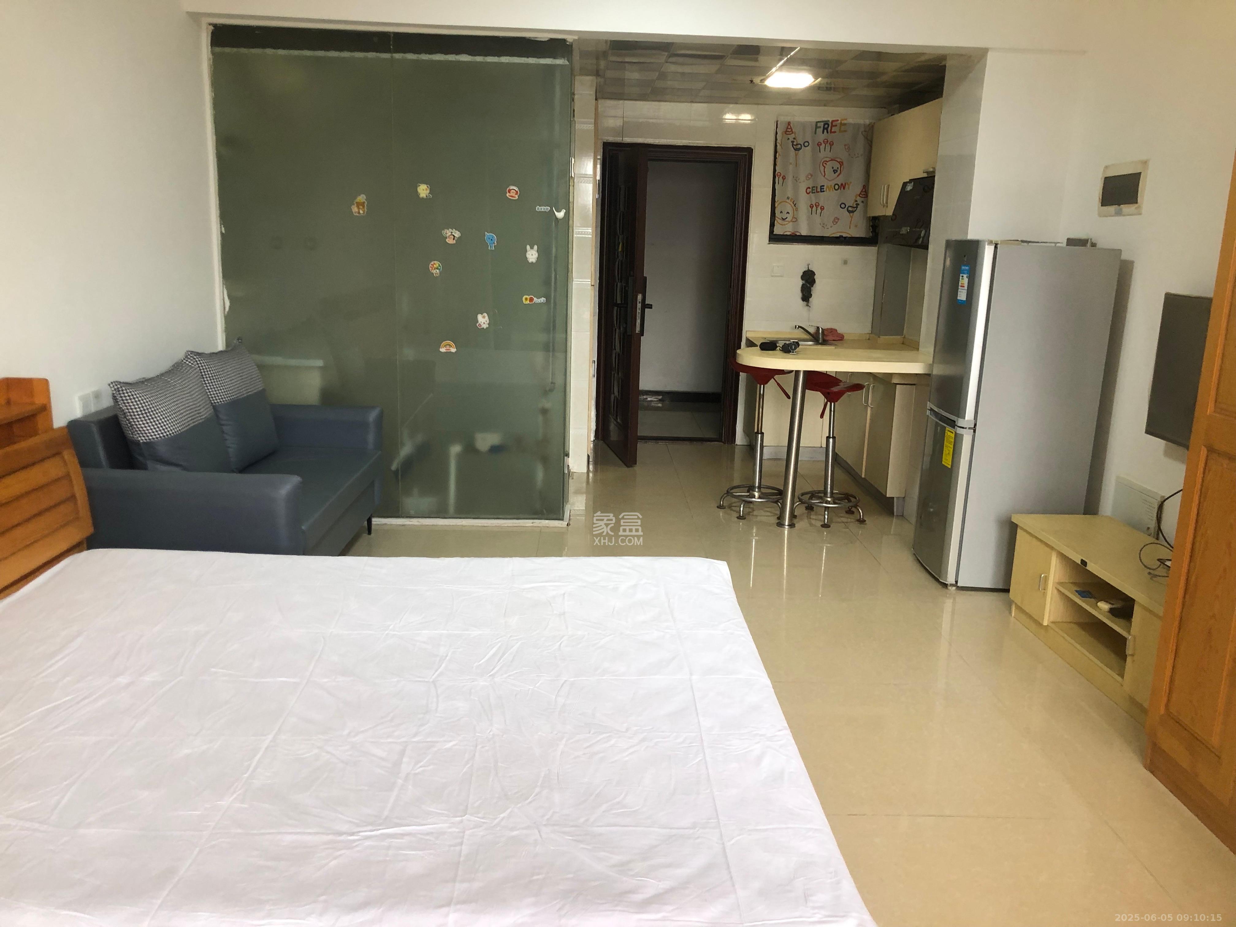 剑桥名门  1室1厅1卫   1400.00元/月室内图