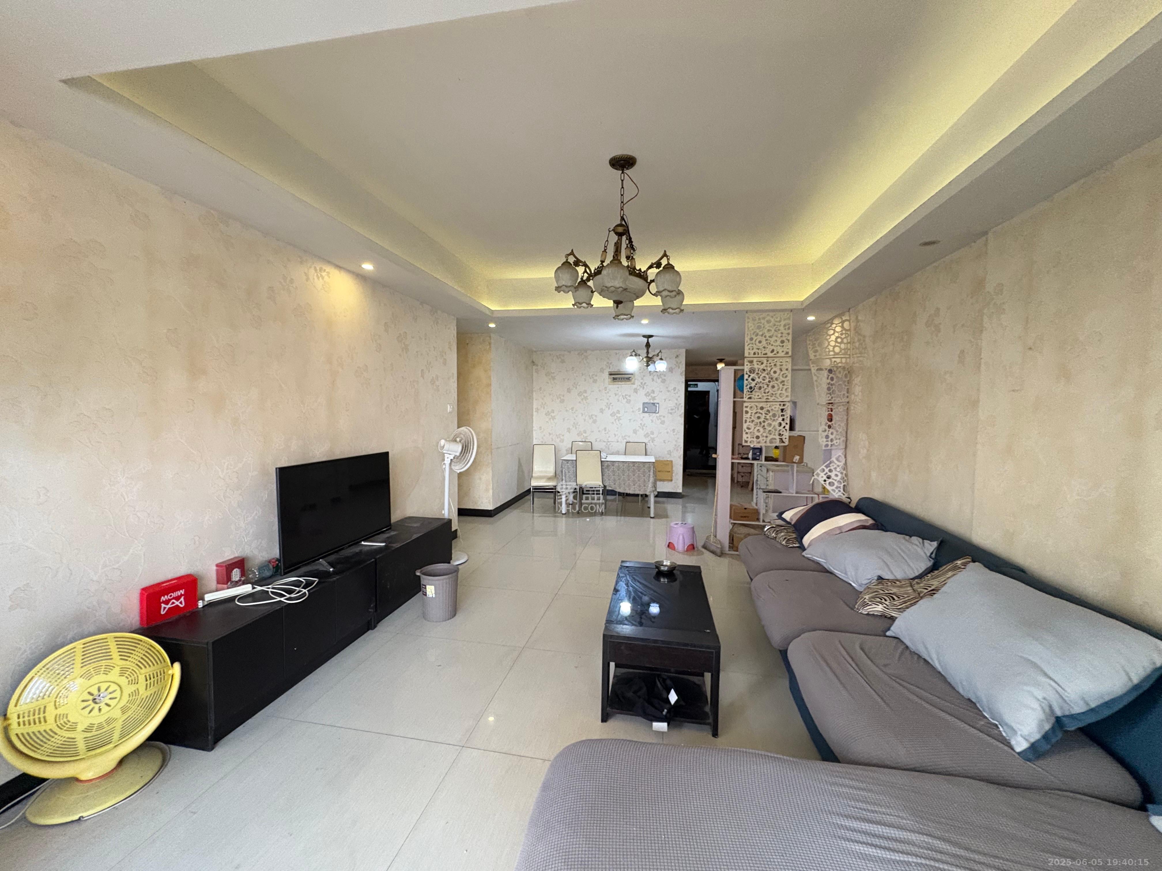 悦湖山 4室2厅2卫 2800.0元/月 悦湖山 4室2厅2卫 2800.0元/月室内图