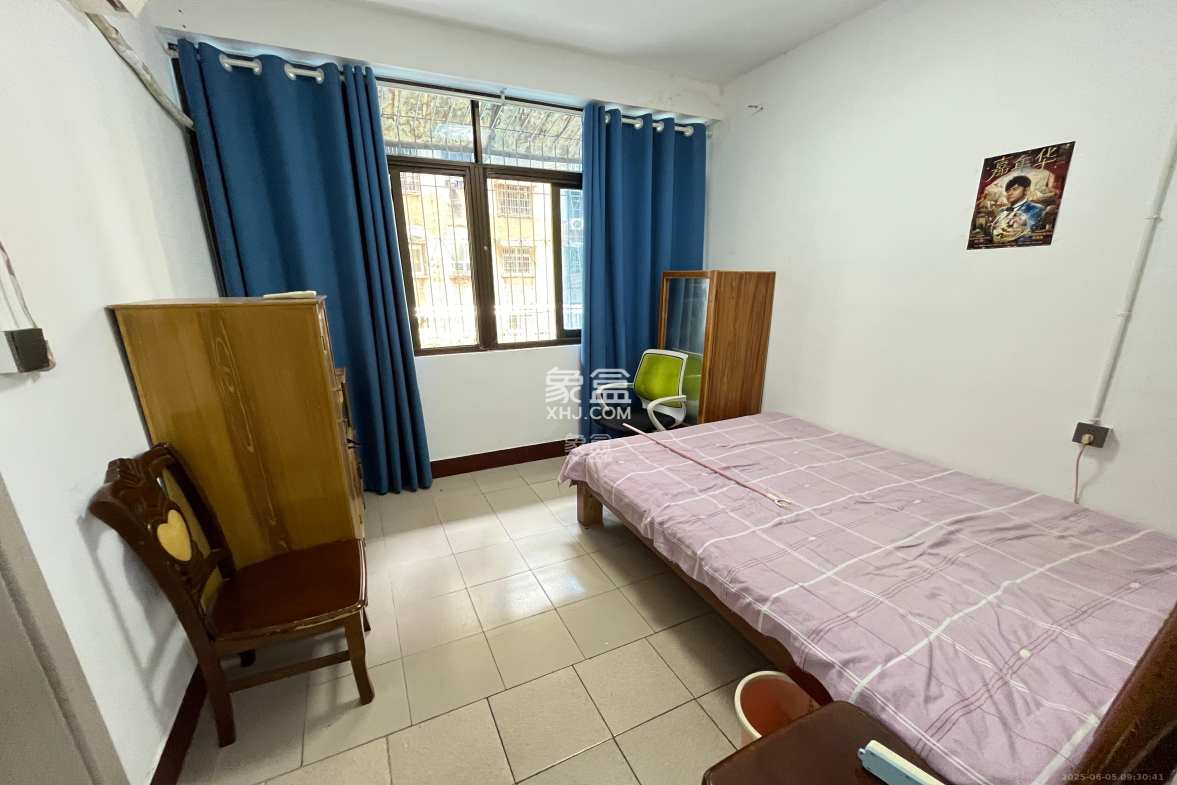 长岭水电八局宿舍 3室2厅1卫 1600.0元/月 长岭水电八局宿舍 3室2厅1卫 1600.0元/月室内图