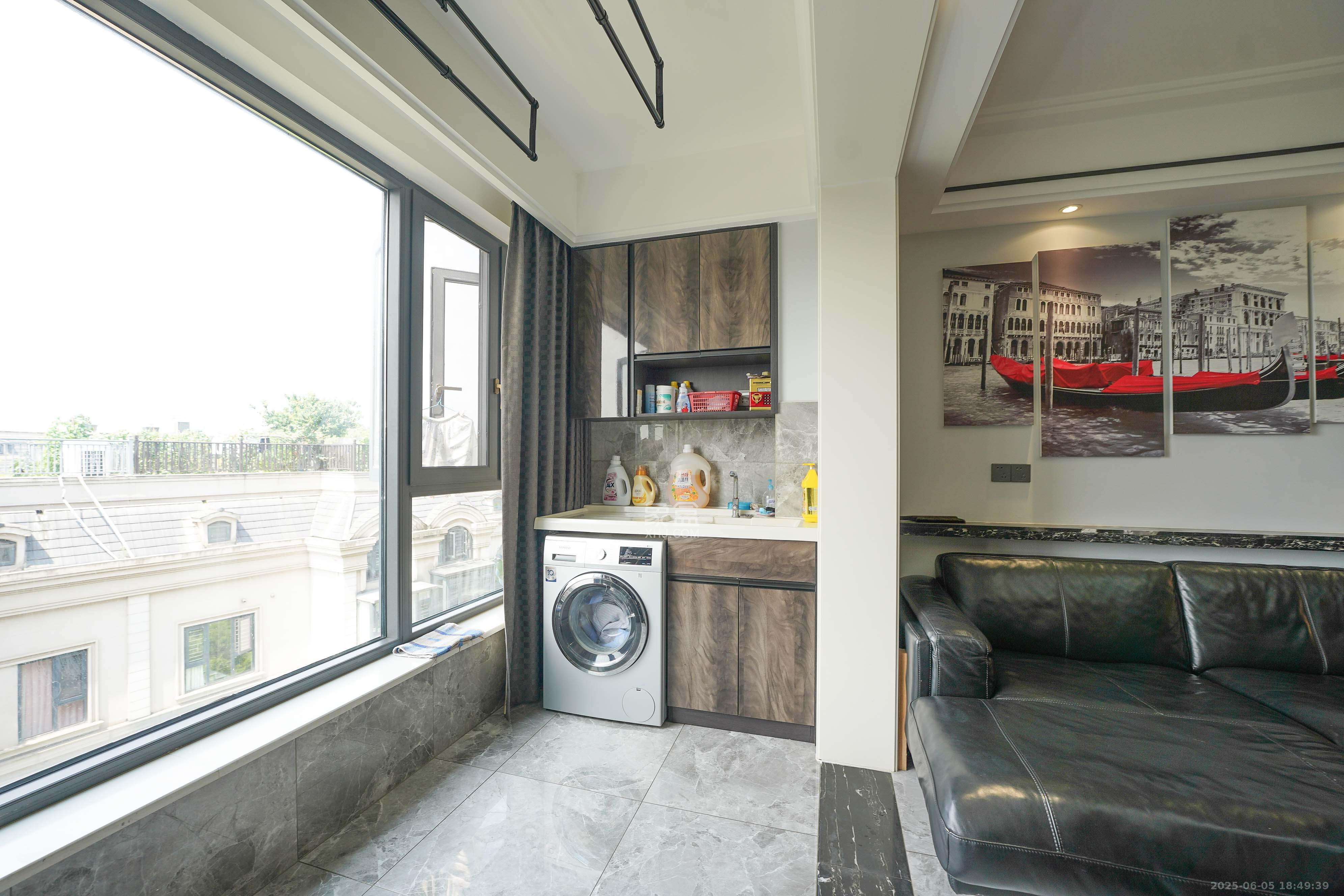 五矿万境蓝山 3室2厅2卫 182.0万 五矿万境蓝山 3室2厅2卫 182.0万阳台