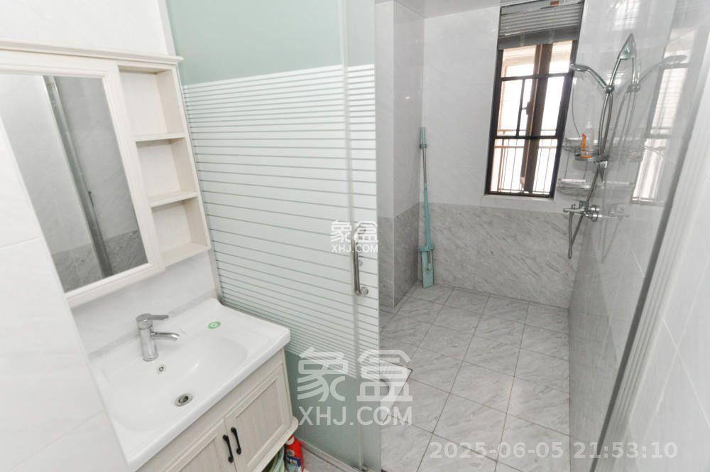 卓越浅水湾  3室2厅2卫   2600.00元/月室内图