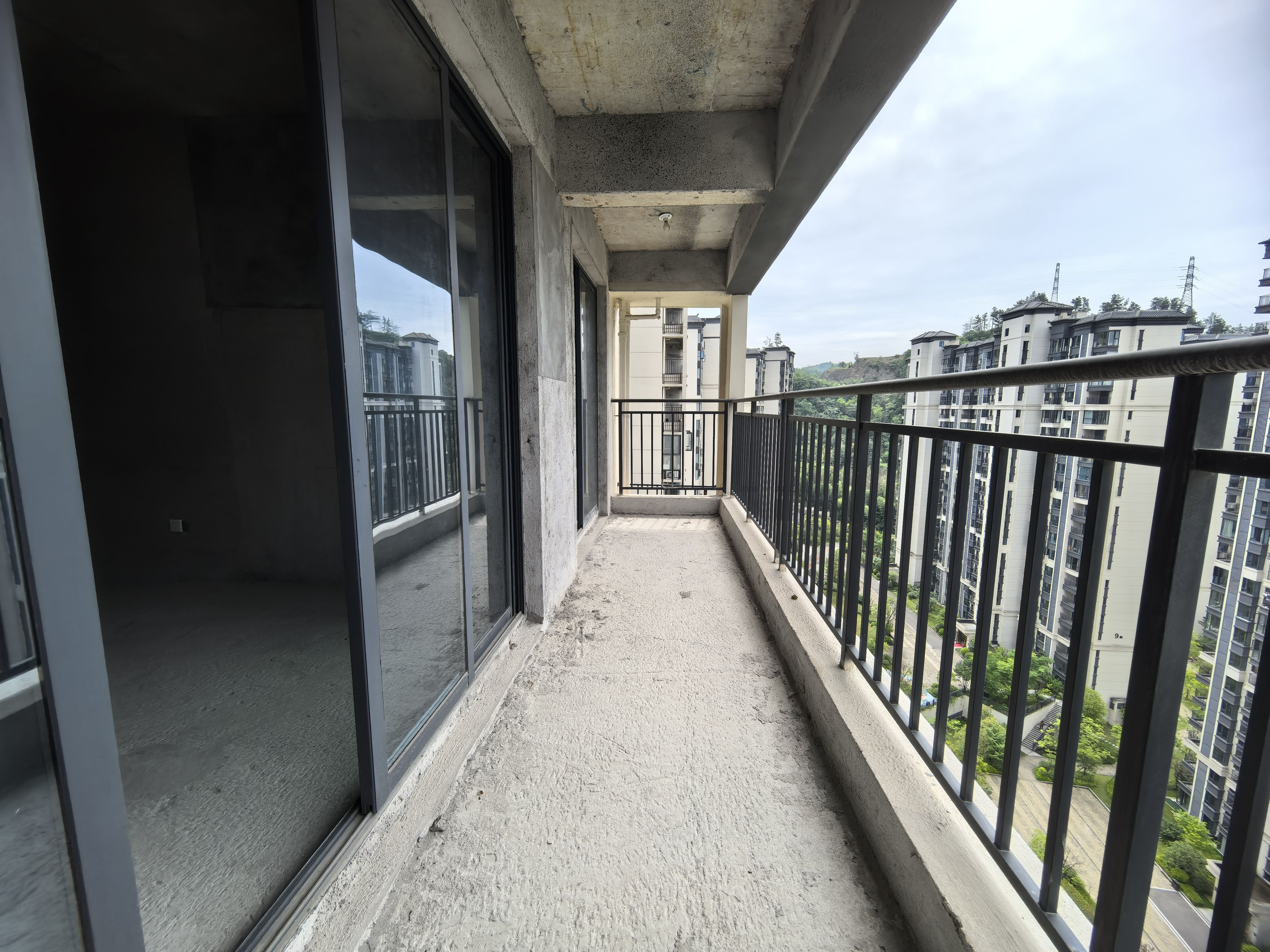 中建凤栖台  3室2厅2卫    54.0万